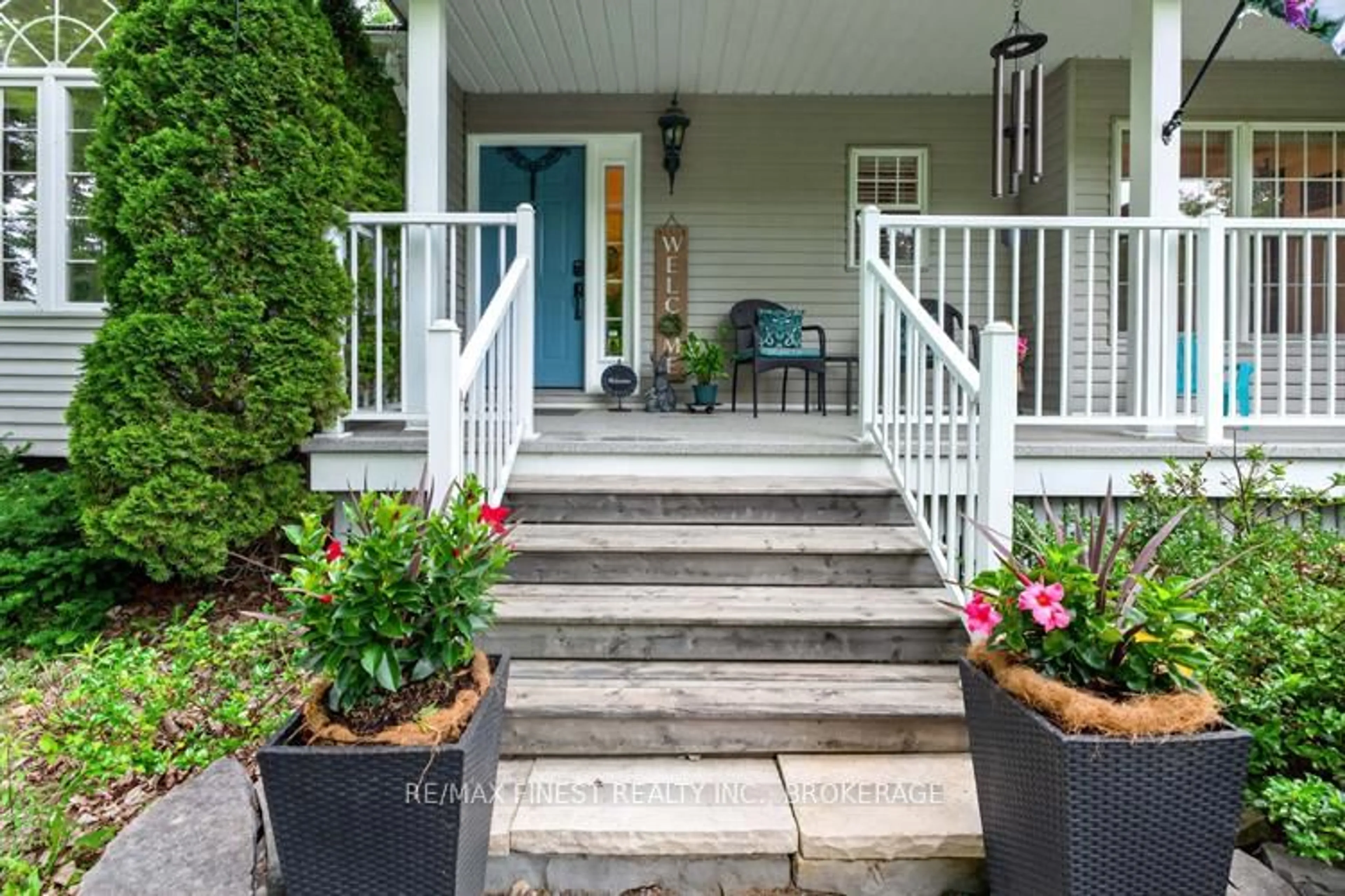Patio, street for 2038 Valleyview Dr, Verona Ontario K0H 2W0