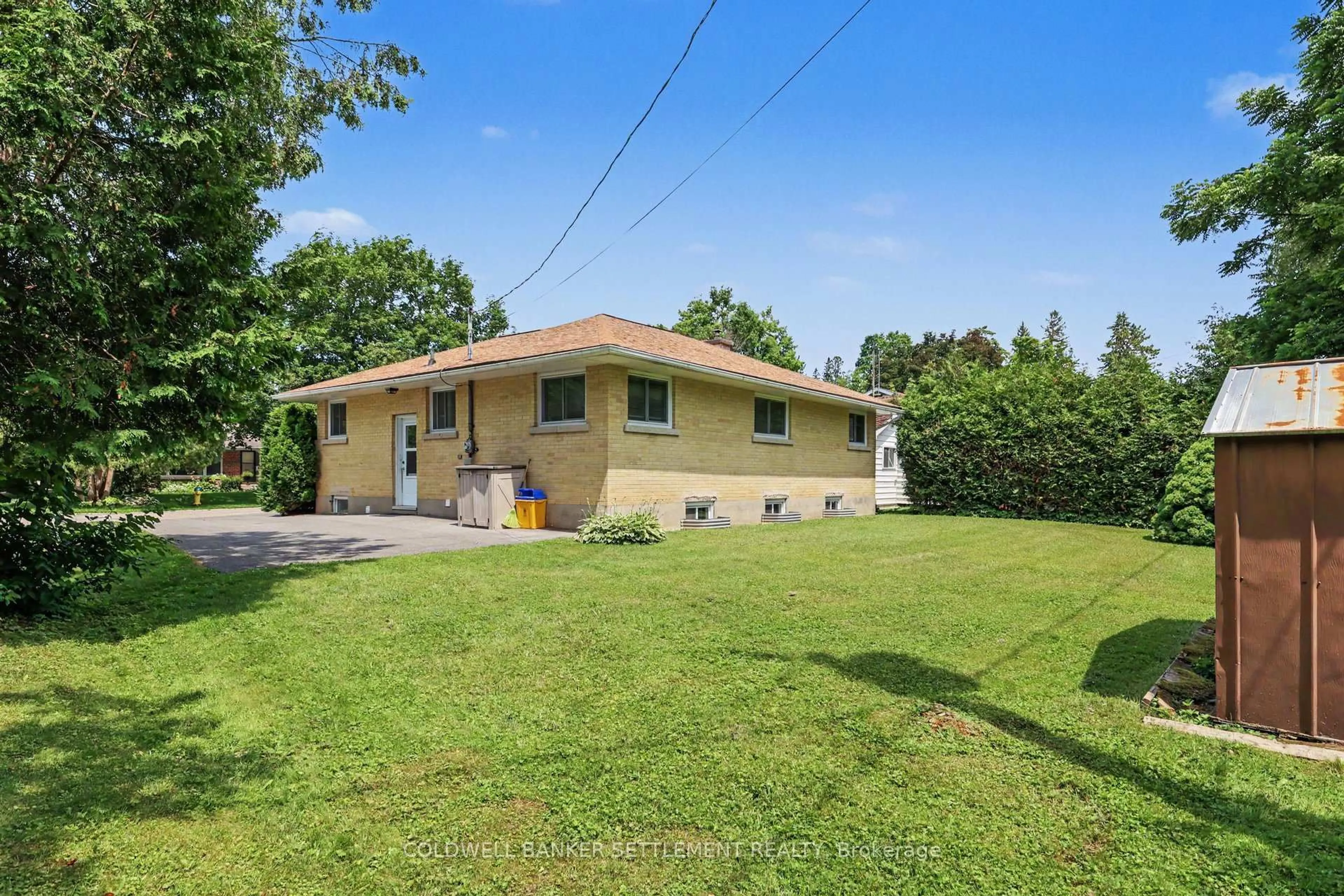A pic from outside/outdoor area/front of a property/back of a property/a pic from drone, unknown for 6 Glenview Cres, Perth Ontario K7H 2L2