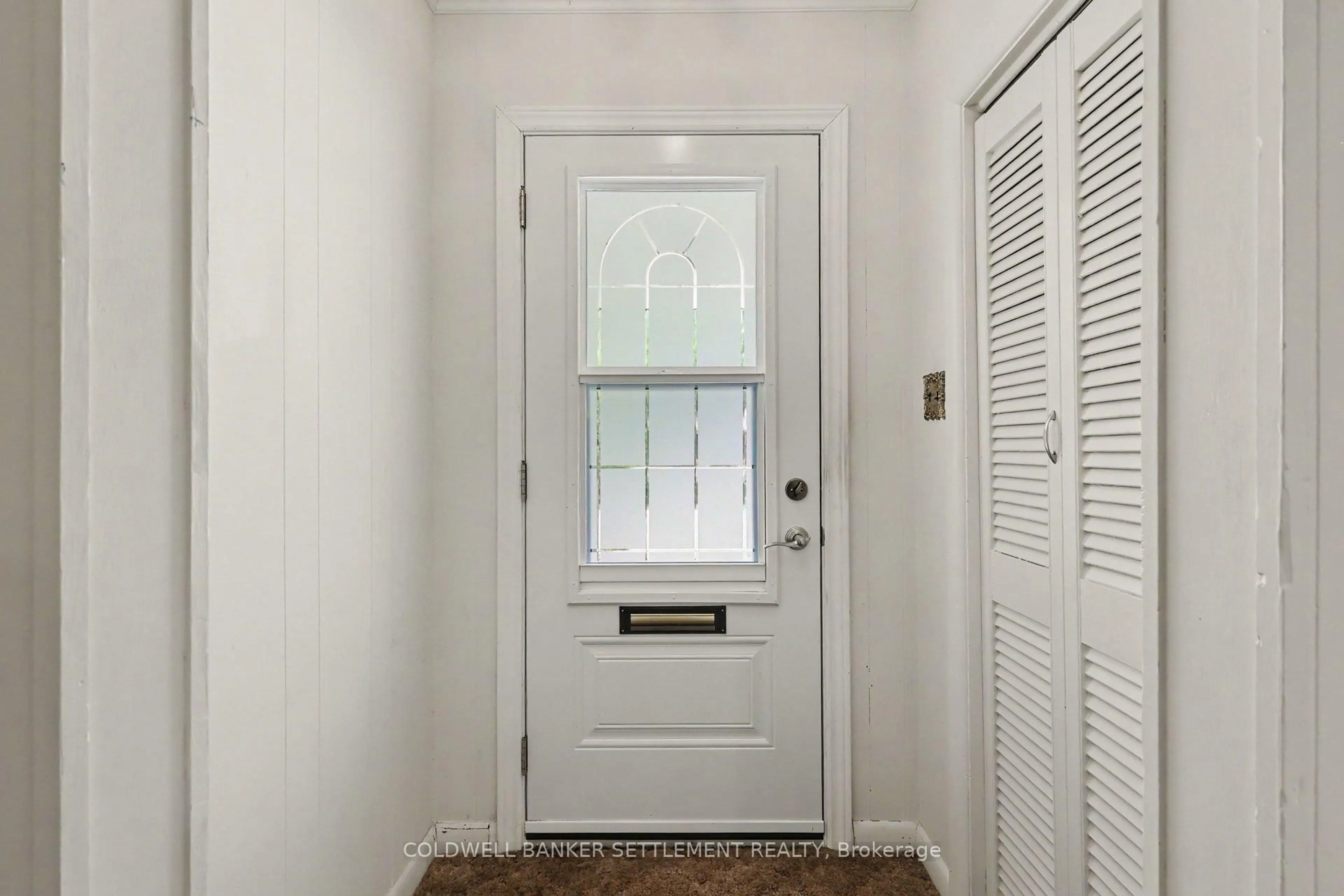 Indoor entryway for 6 Glenview Cres, Perth Ontario K7H 2L2