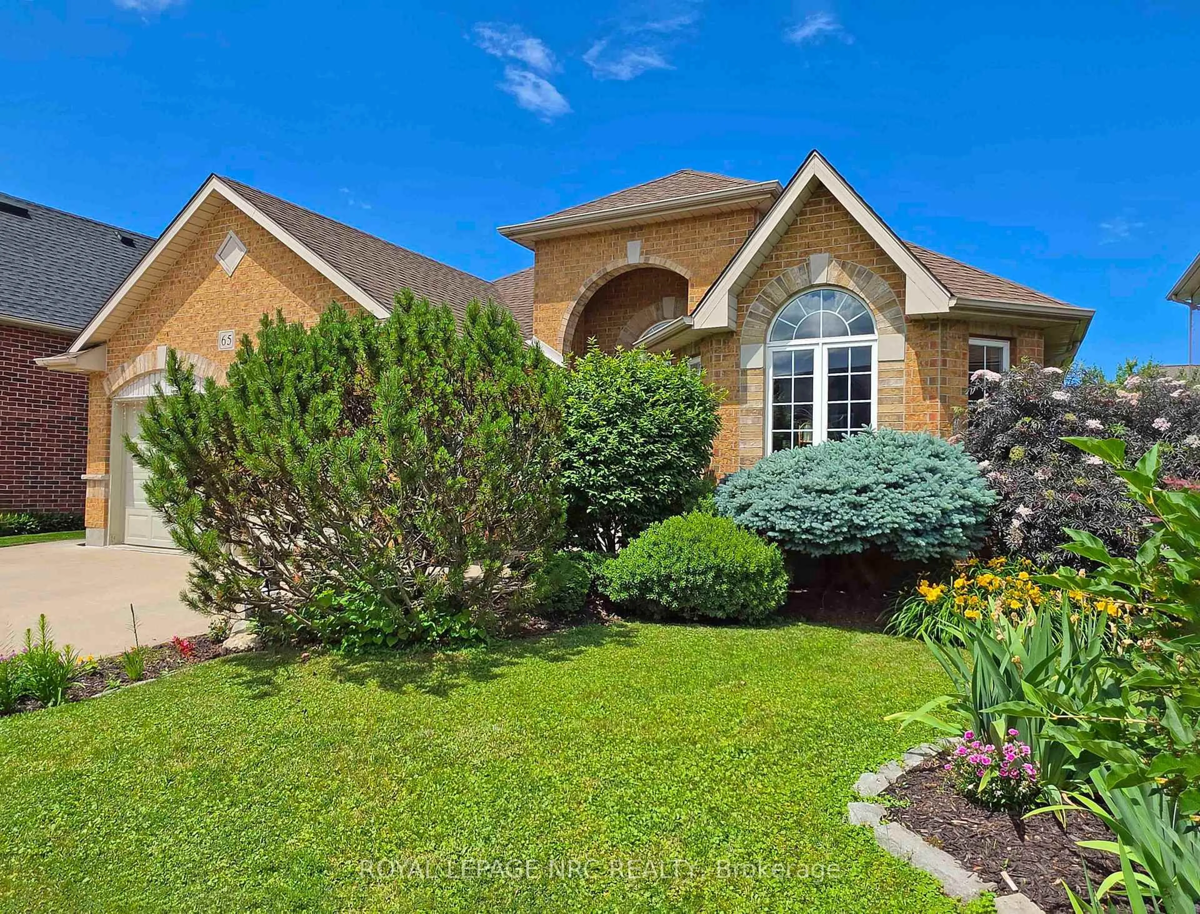 Home with brick exterior material, street for 65 MCCAFFERY Cres, St. Catharines Ontario L2S 3Y6