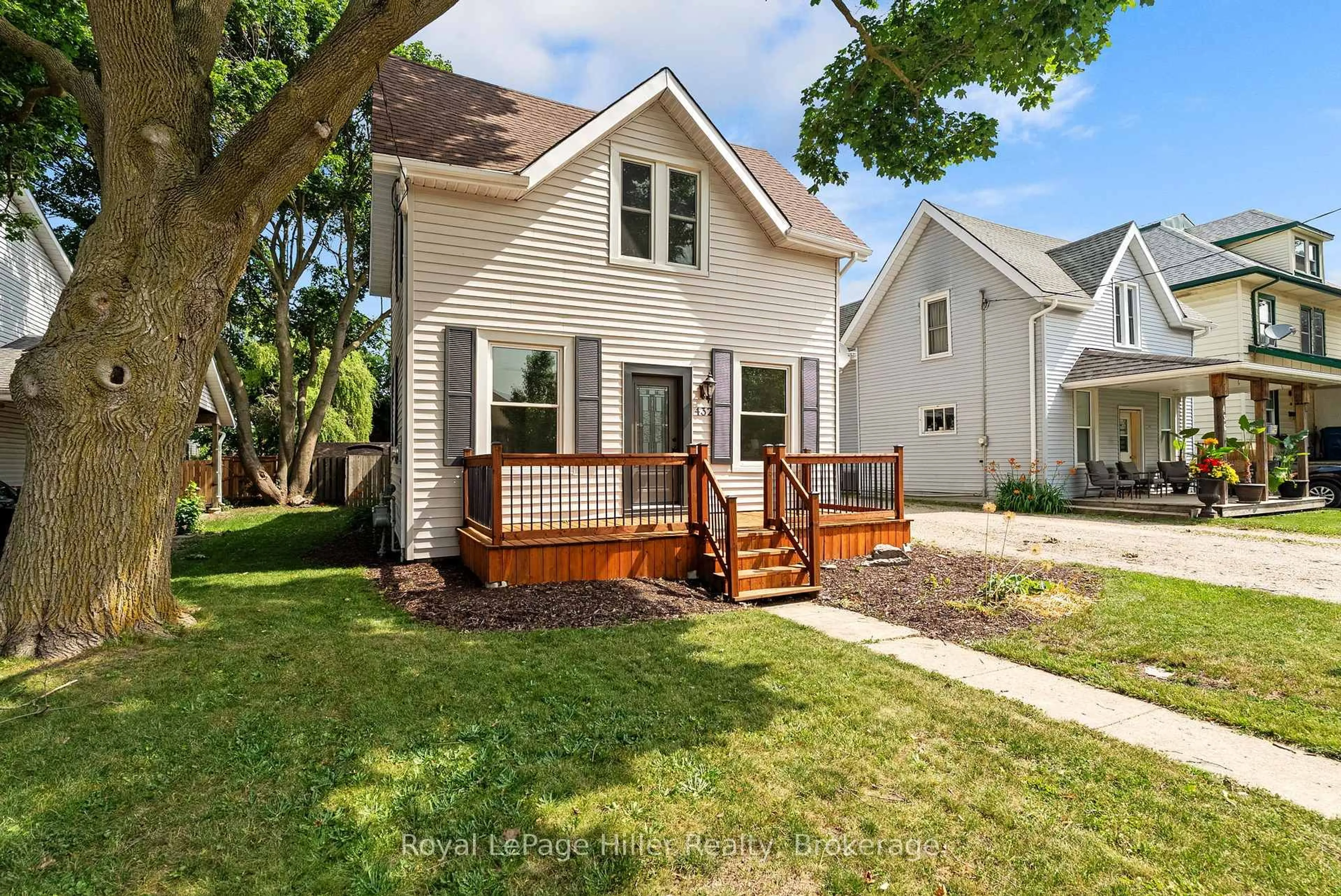 Home with vinyl exterior material, street for 432 Albert St, Stratford Ontario N5A 3L4