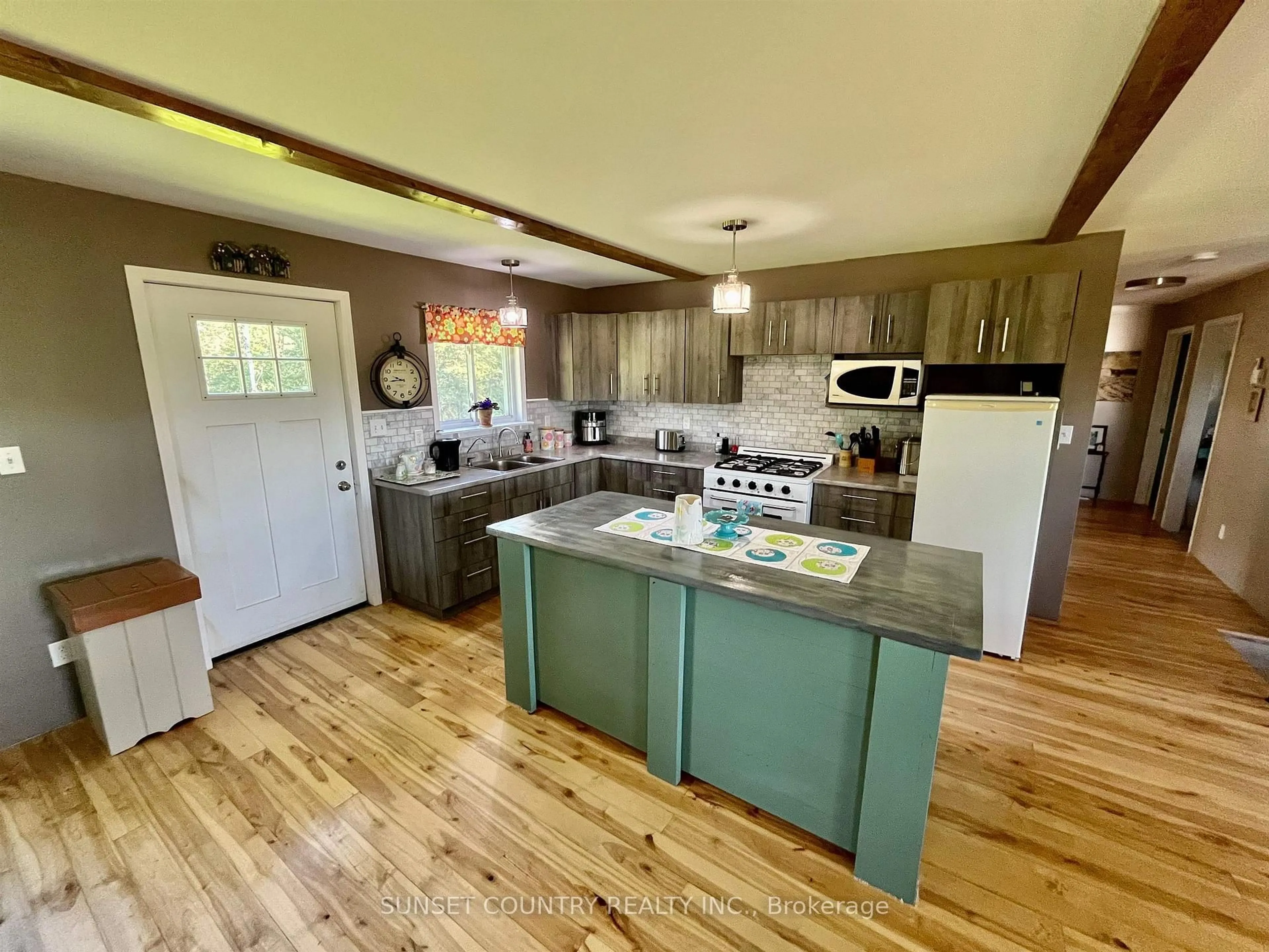 Open concept kitchen, unknown for 101 Adams Rd, Kenora Remote Area Ontario P0V 2J0