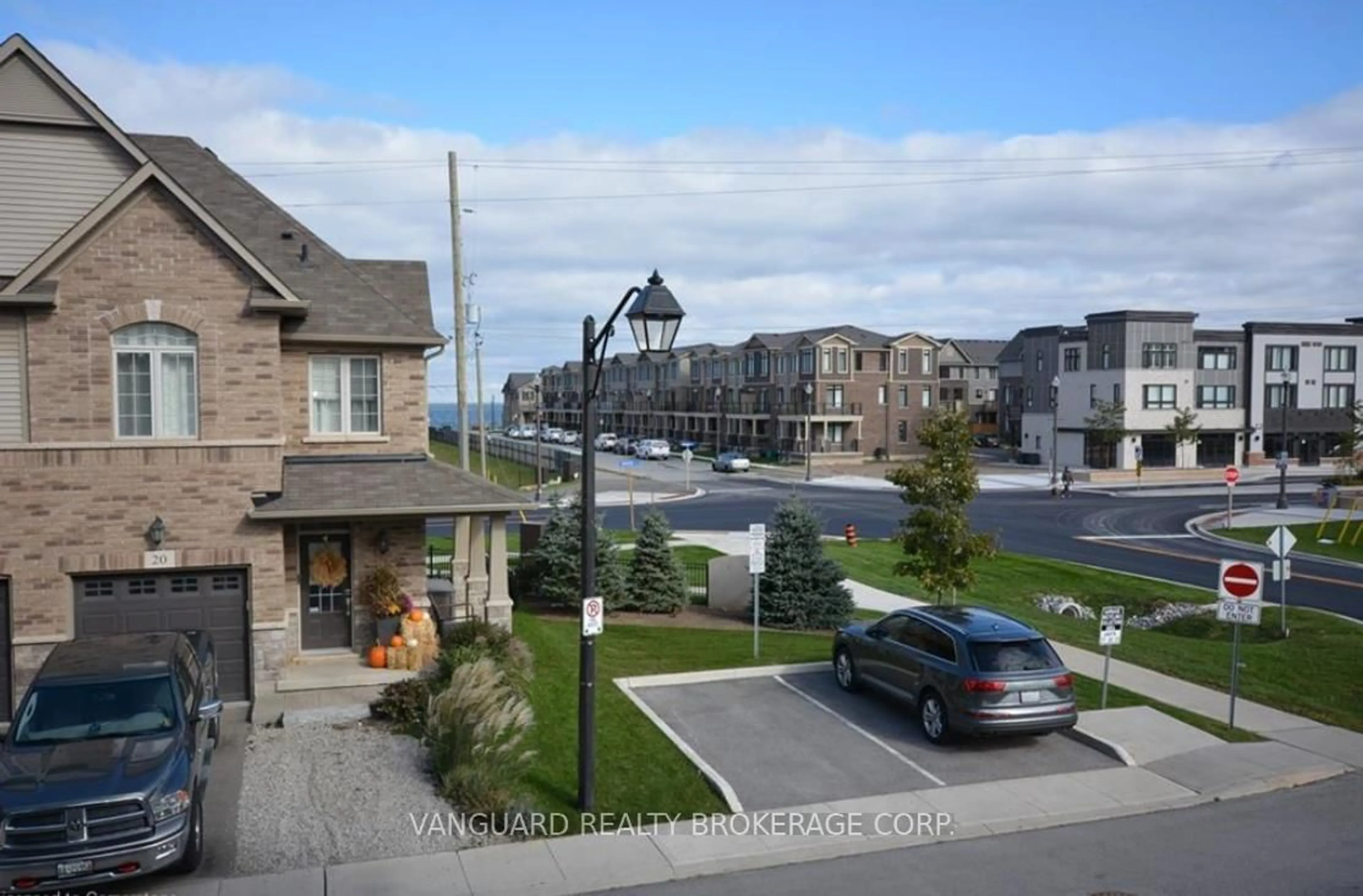 A pic from outside/outdoor area/front of a property/back of a property/a pic from drone, street for 515 Winston Rd #19, Grimsby Ontario L3M 0C8