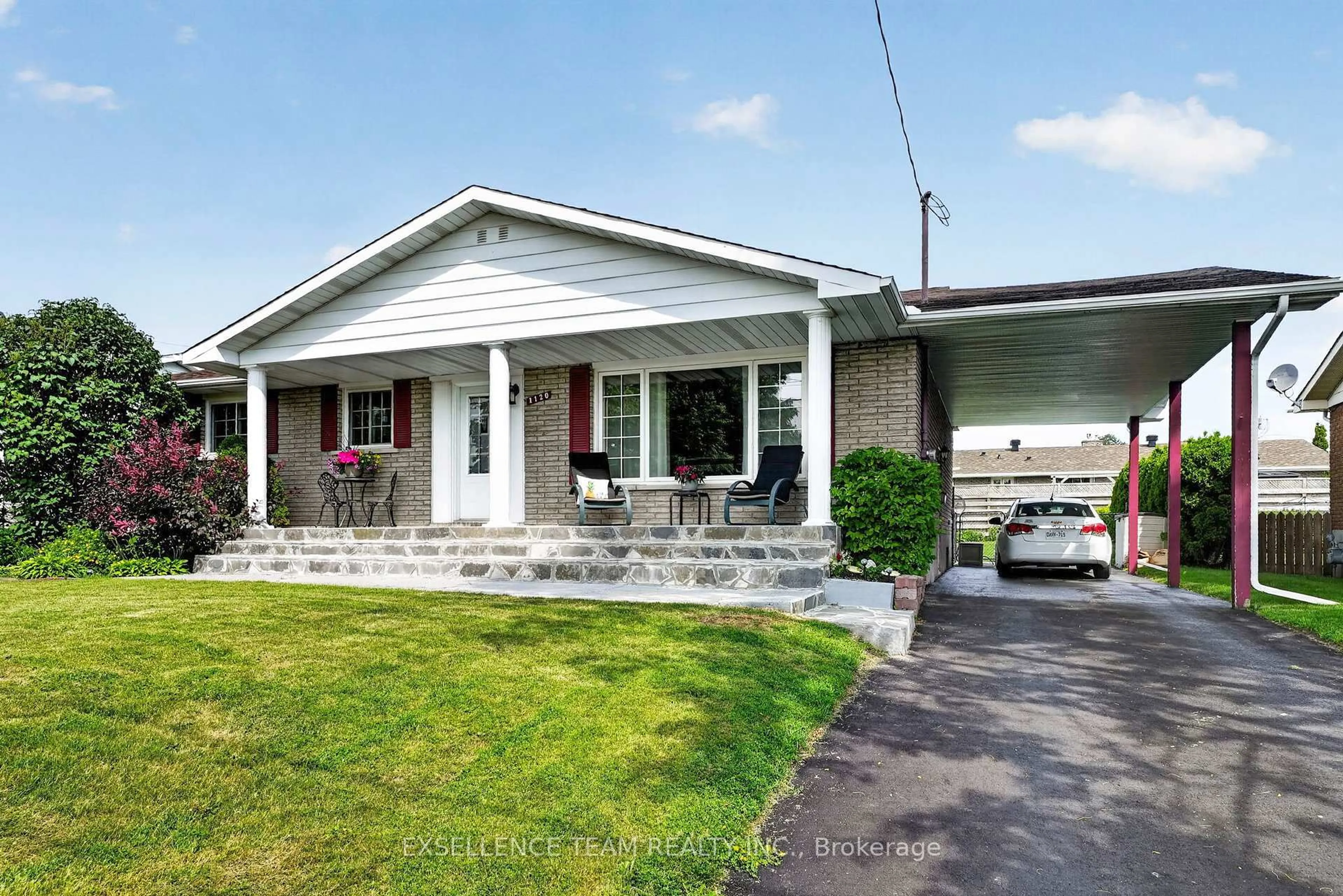 Home with vinyl exterior material, street for 1120 Lasalle Rd, Cornwall Ontario K6H 2W3