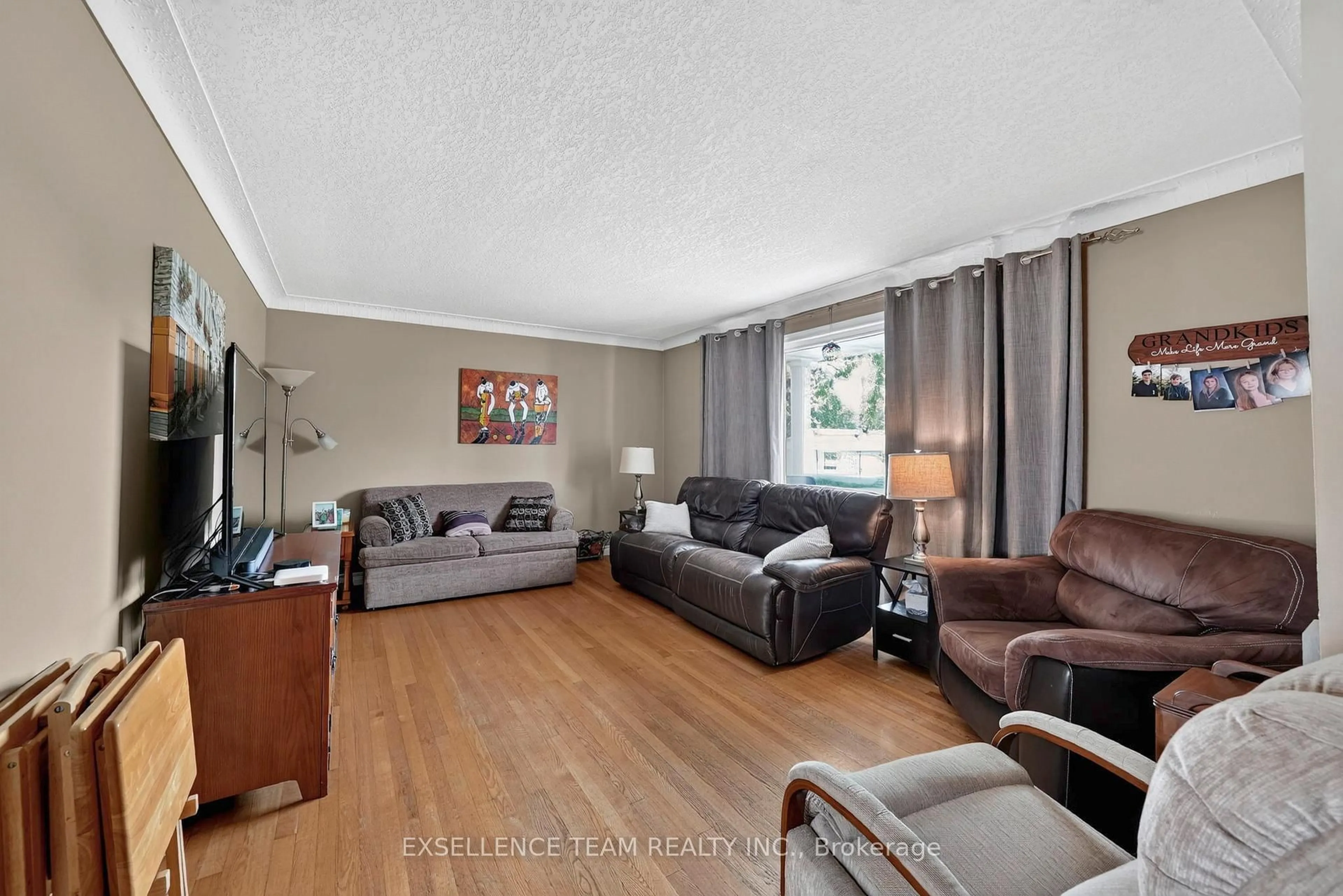 Living room with furniture, unknown for 1120 Lasalle Rd, Cornwall Ontario K6H 2W3