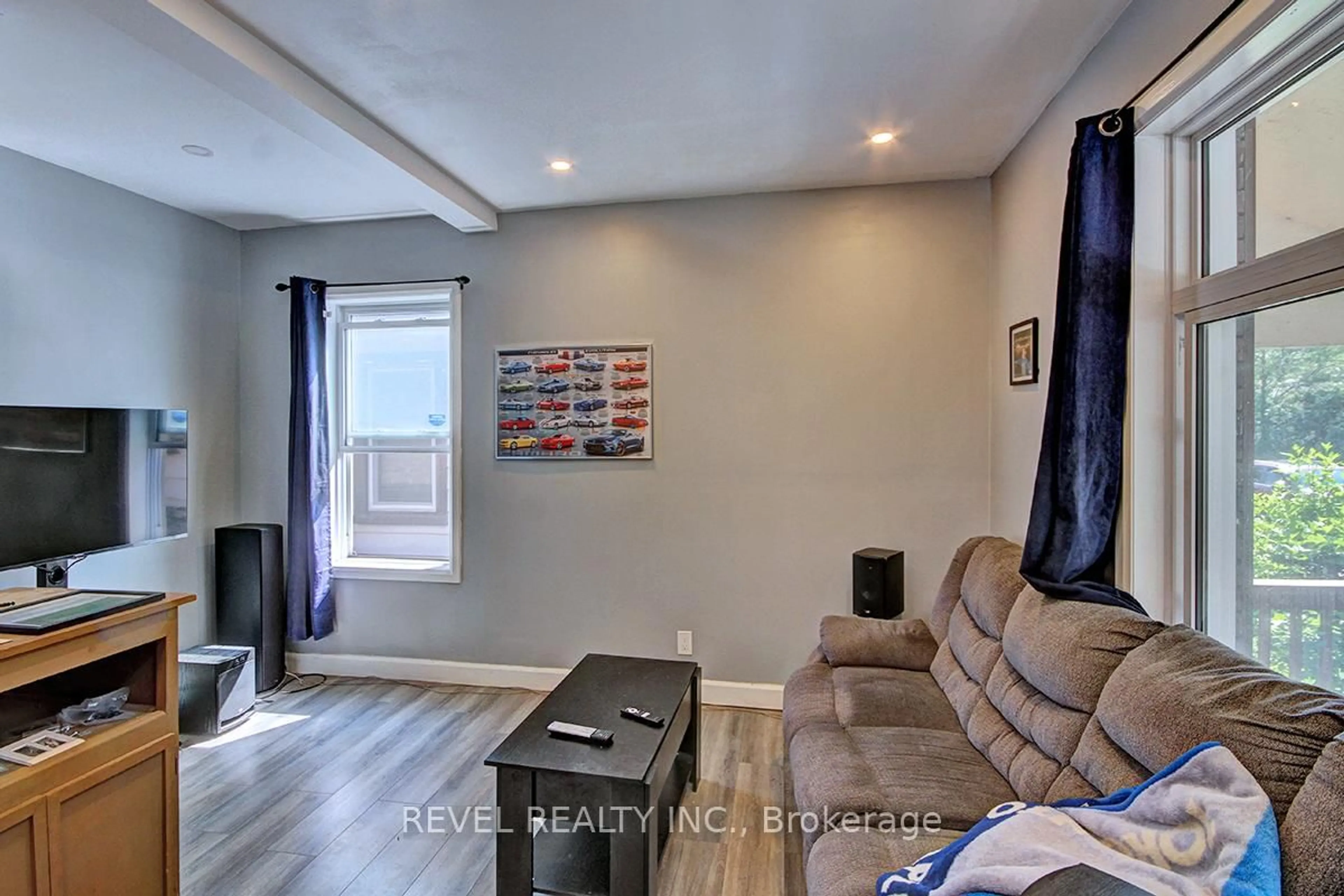 Living room with furniture, unknown for 322 Mornington Ave, London East Ontario N5Y 3C1