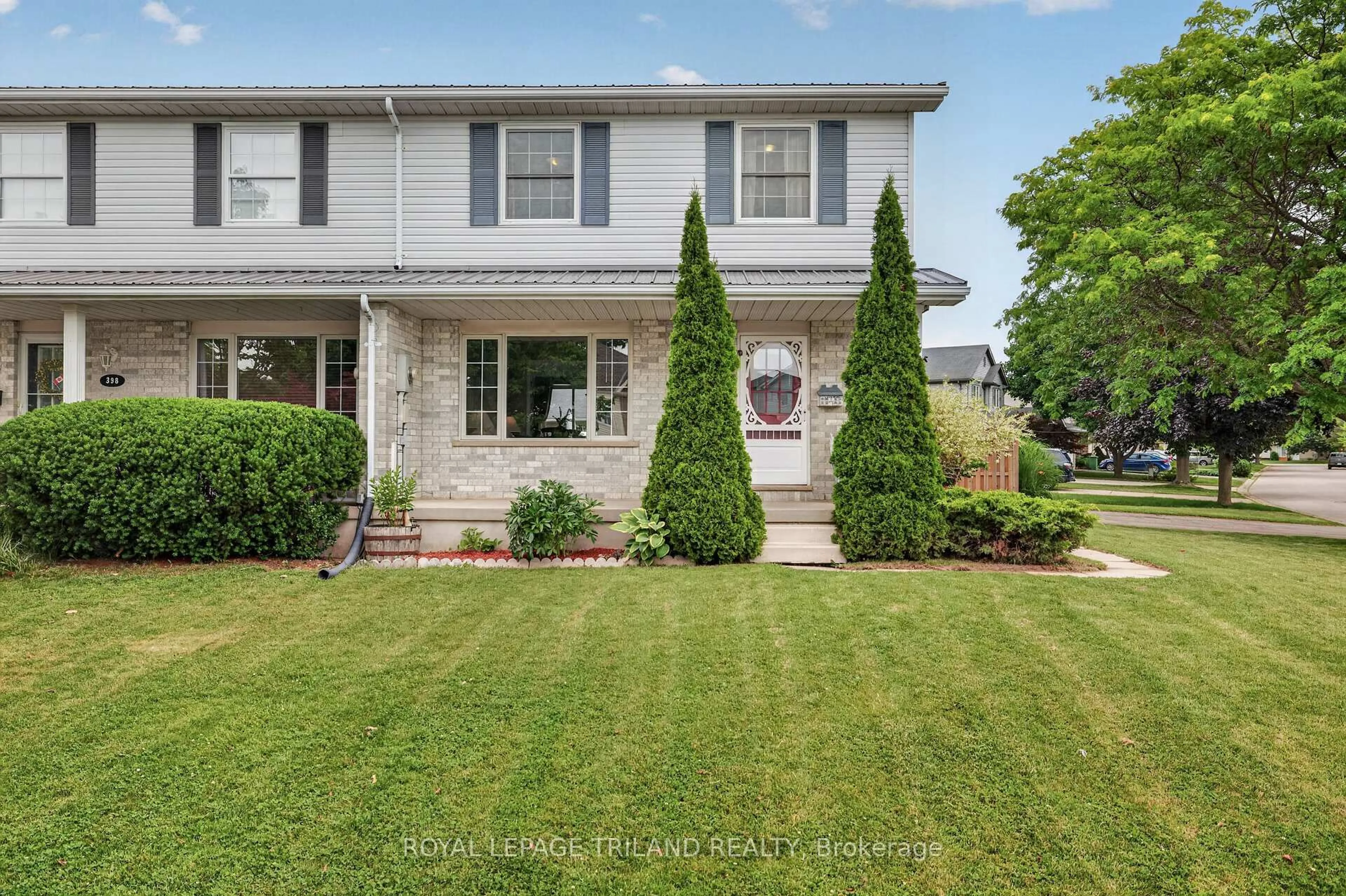 Home with vinyl exterior material, street for 400 Highview Dr, St. Thomas Ontario N5R 6C6
