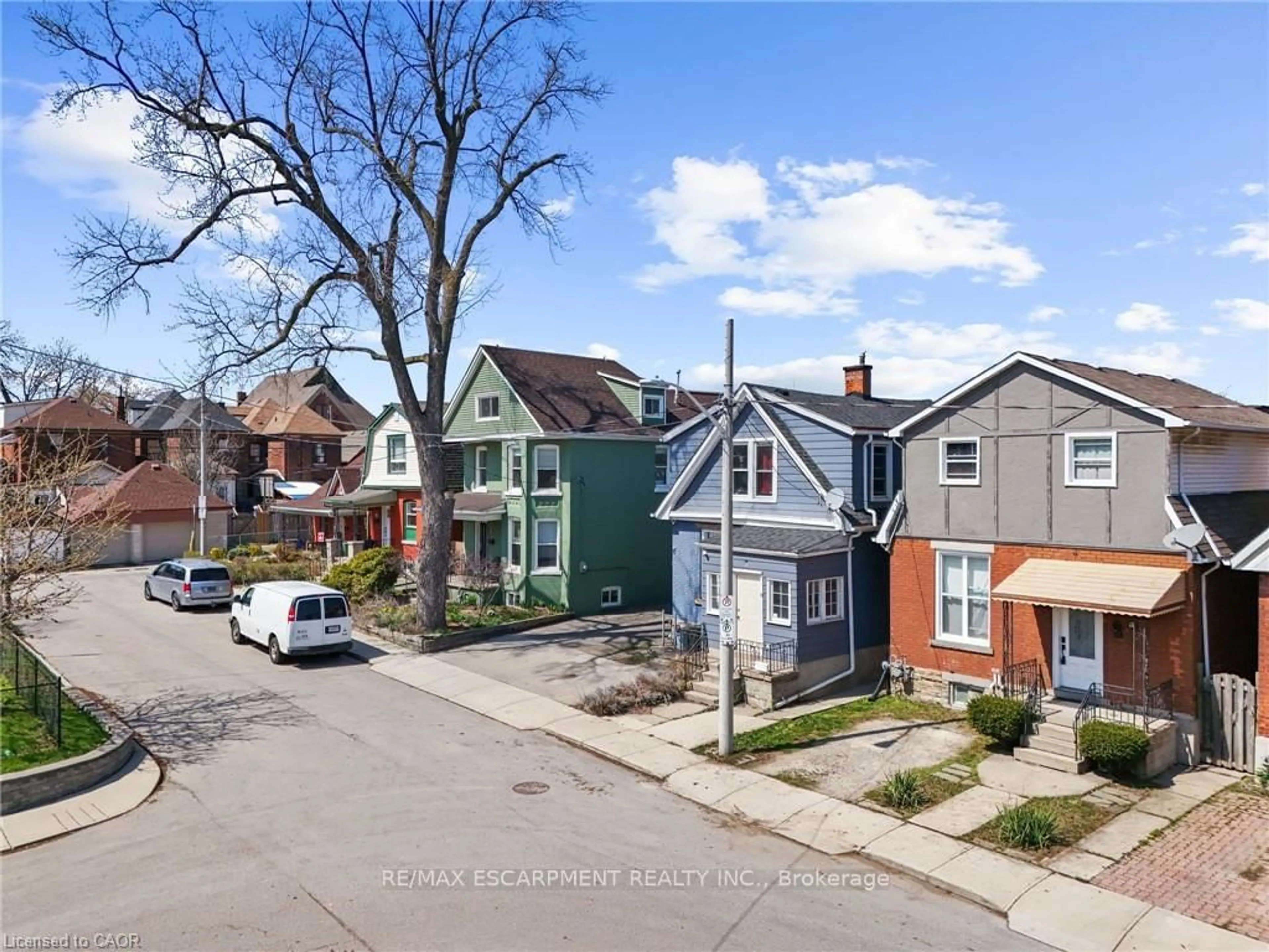 A pic from outside/outdoor area/front of a property/back of a property/a pic from drone, street for 11 Wright Ave, Hamilton Ontario L8L 2T5