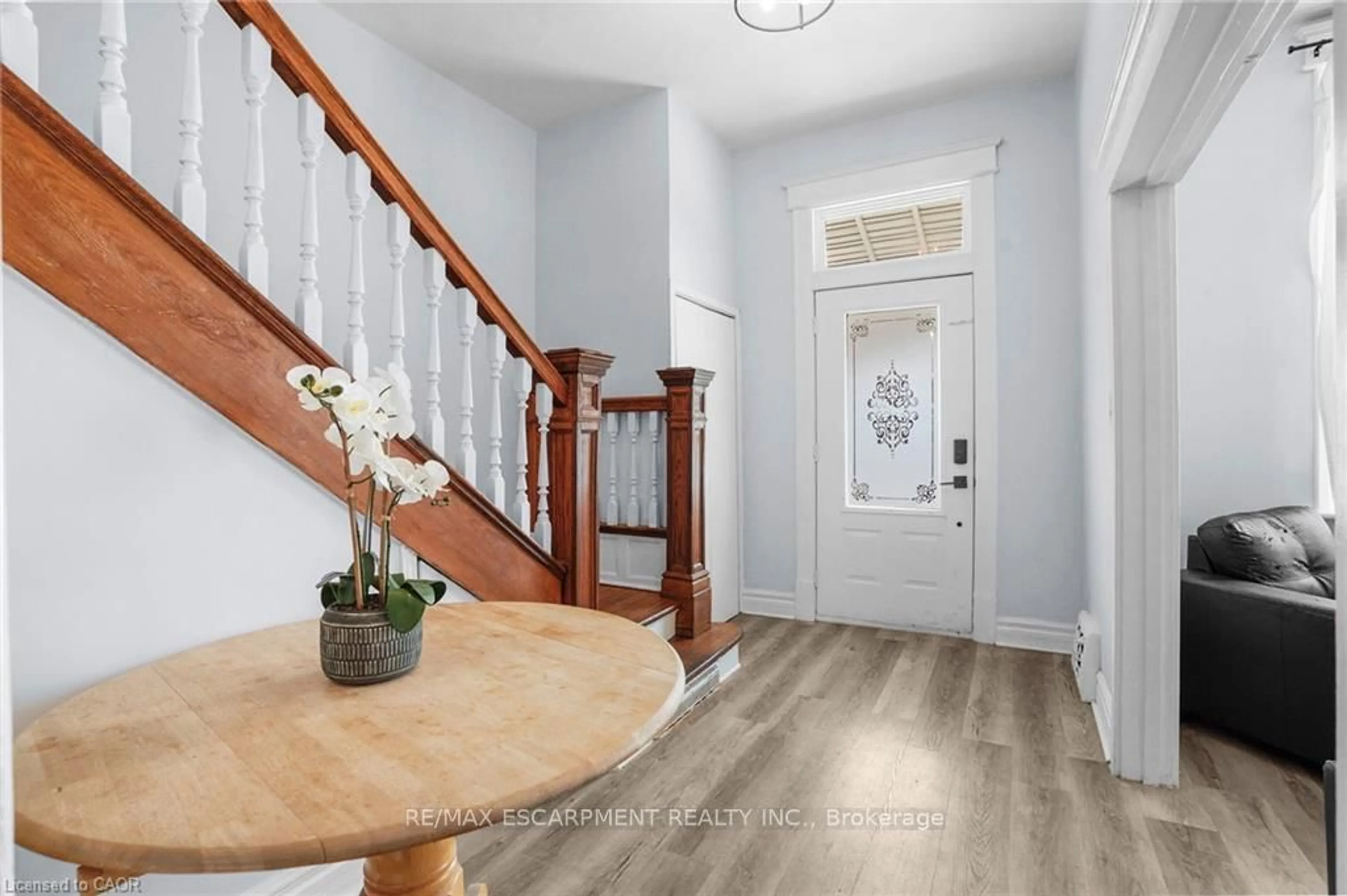 Indoor entryway for 11 Wright Ave, Hamilton Ontario L8L 2T5