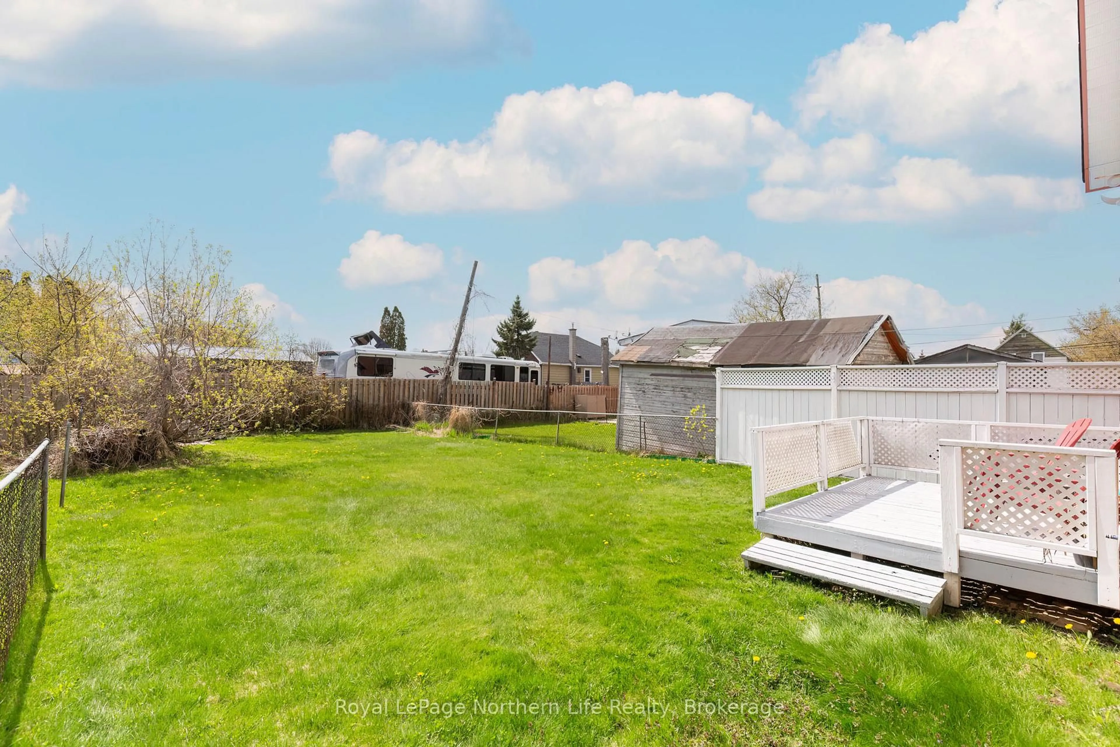 A pic from outside/outdoor area/front of a property/back of a property/a pic from drone, street for 479 Laurier Ave, North Bay Ontario P1B 1T6