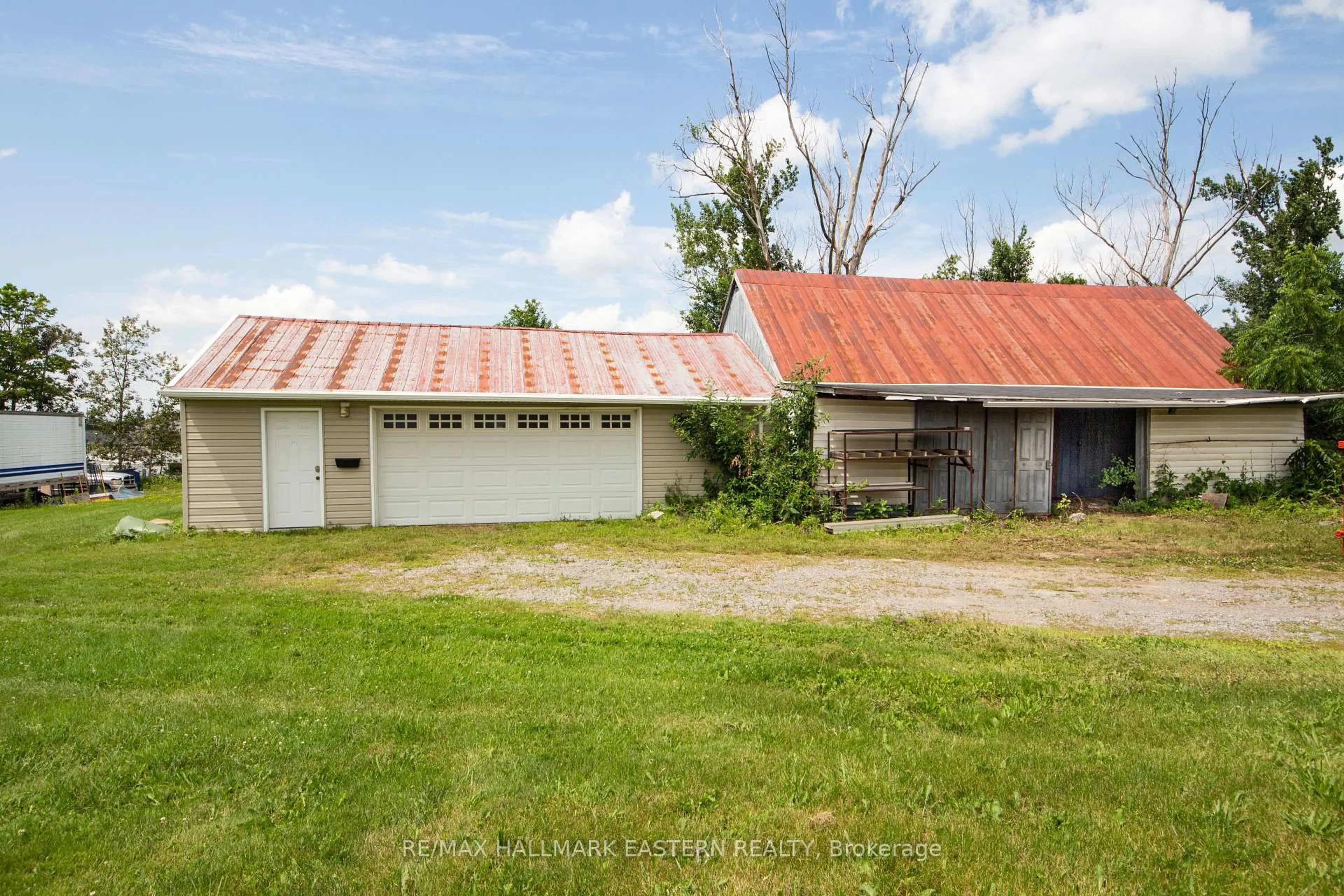 A pic from outside/outdoor area/front of a property/back of a property/a pic from drone, building for 1624 Chemong Rd, Selwyn Ontario K9J 6X2