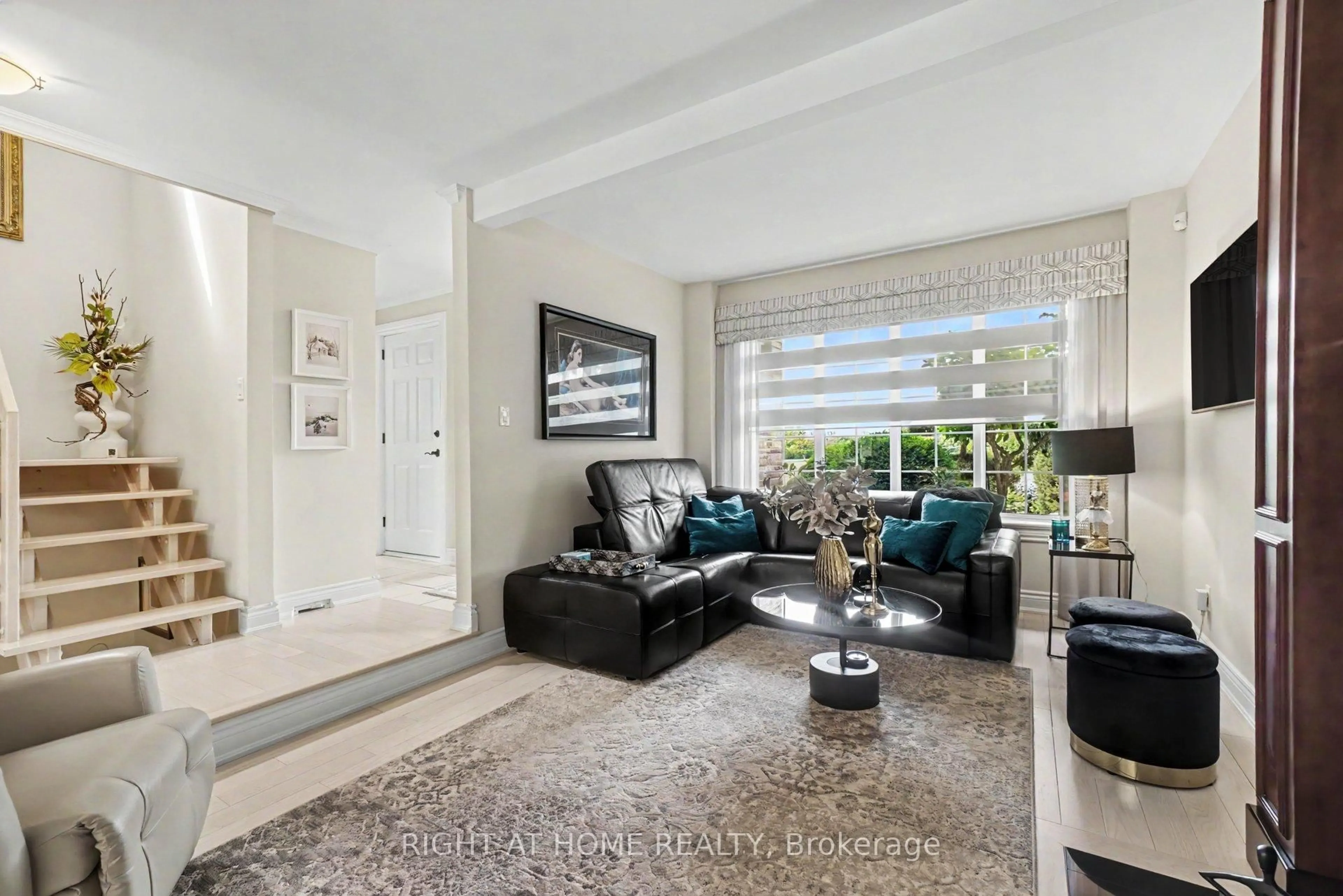 Living room with furniture, unknown for 1484 Meadowbrook Rd, Ottawa Ontario K1B 5C3