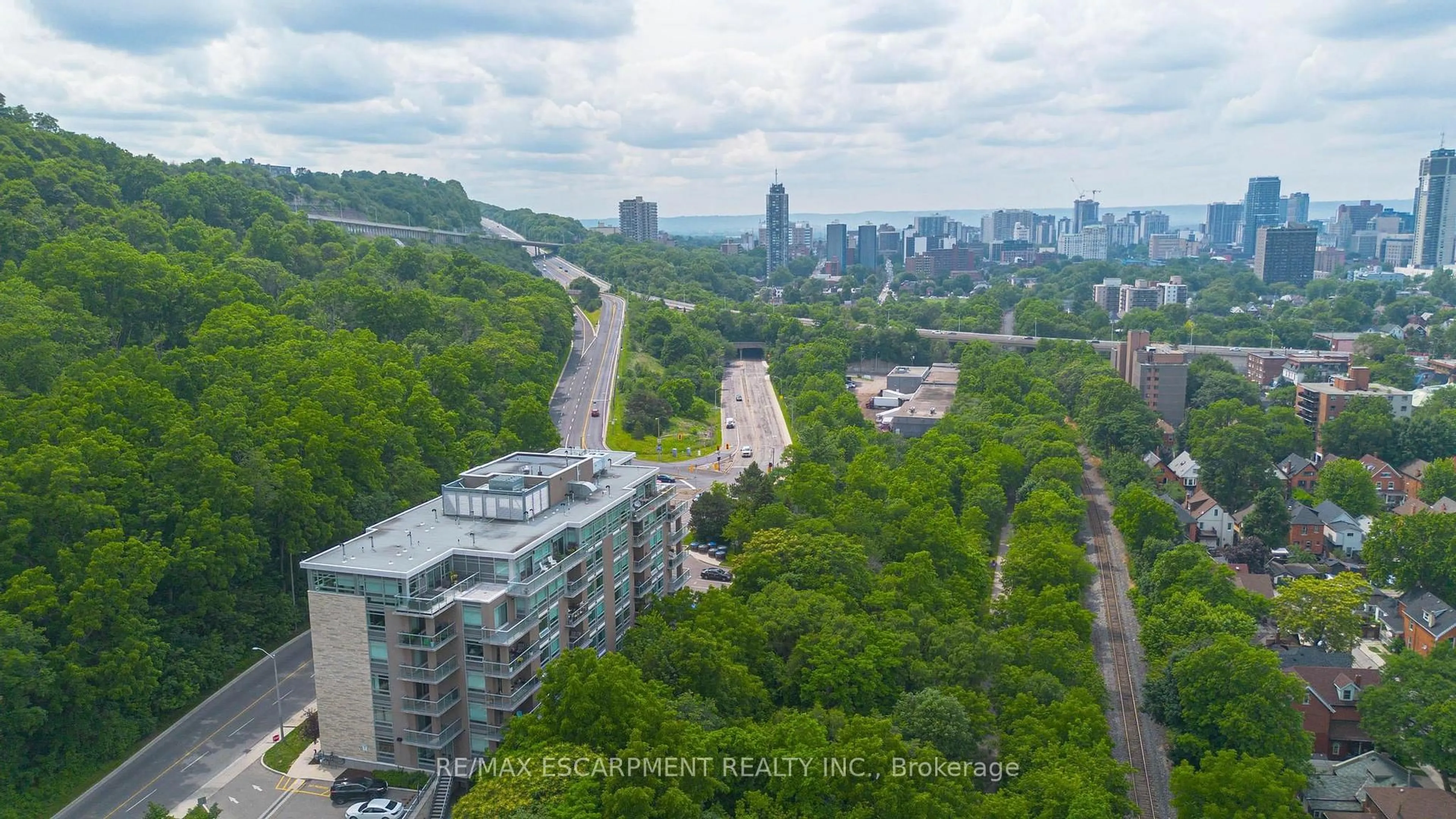 A pic from outside/outdoor area/front of a property/back of a property/a pic from drone, city buildings view from balcony for 455 Charlton Ave #403, Hamilton Ontario L8N 0B2