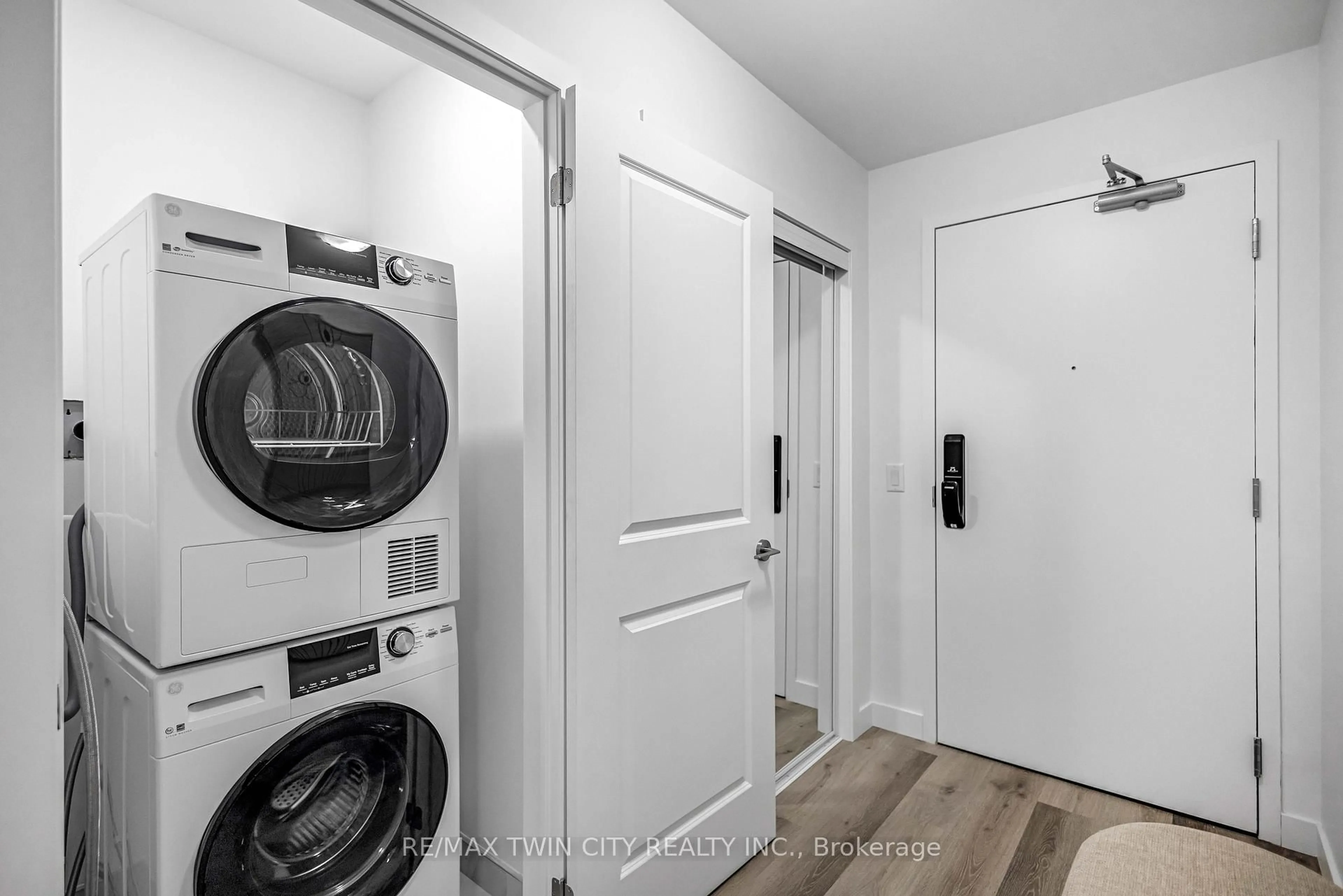 Laundry room for 461 Green Rd #212, Hamilton Ontario L8E 0L5