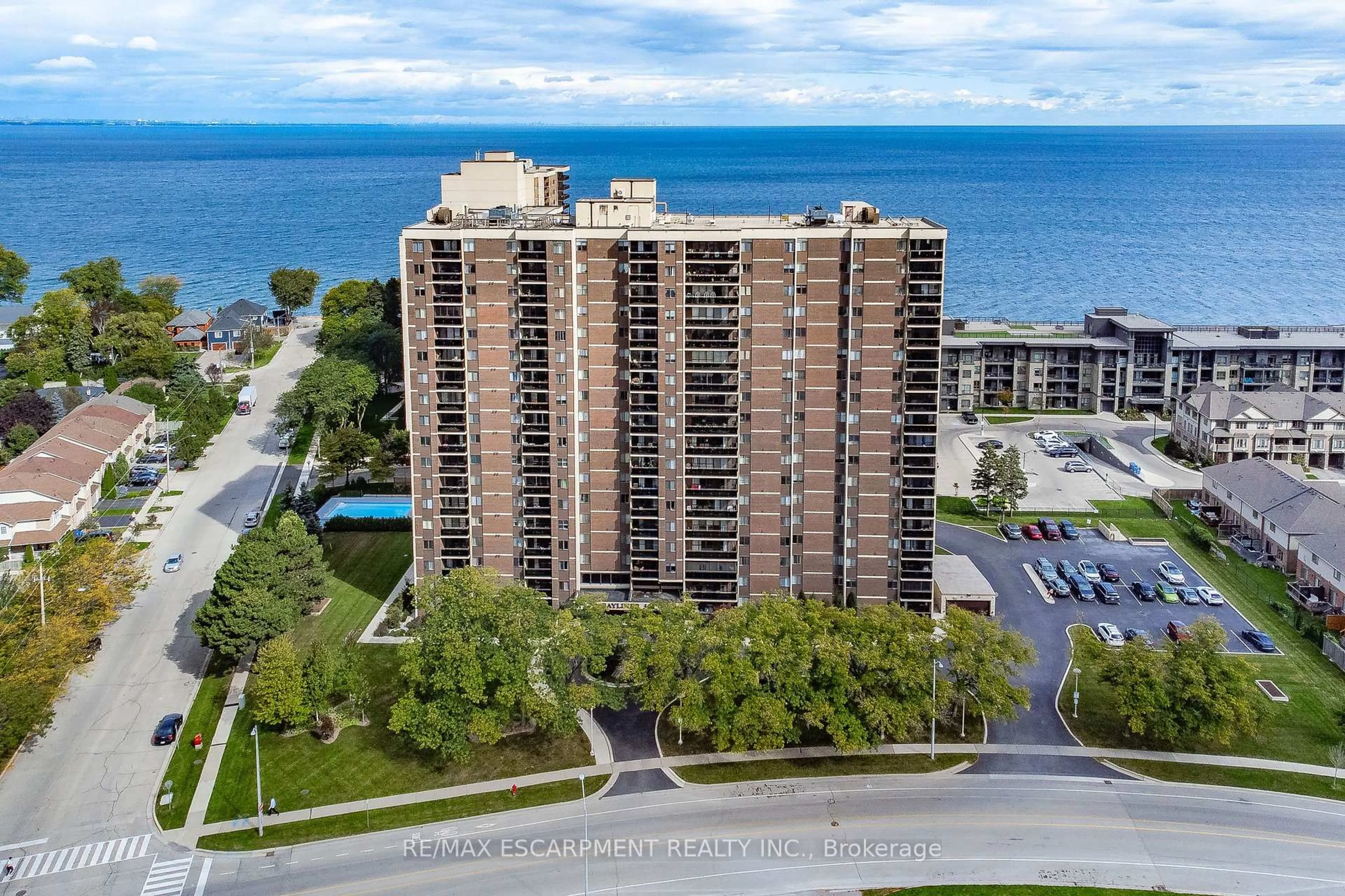 A pic from outside/outdoor area/front of a property/back of a property/a pic from drone, water/lake/river/ocean view for 301 Frances Ave #703, Hamilton Ontario L8E 3W6