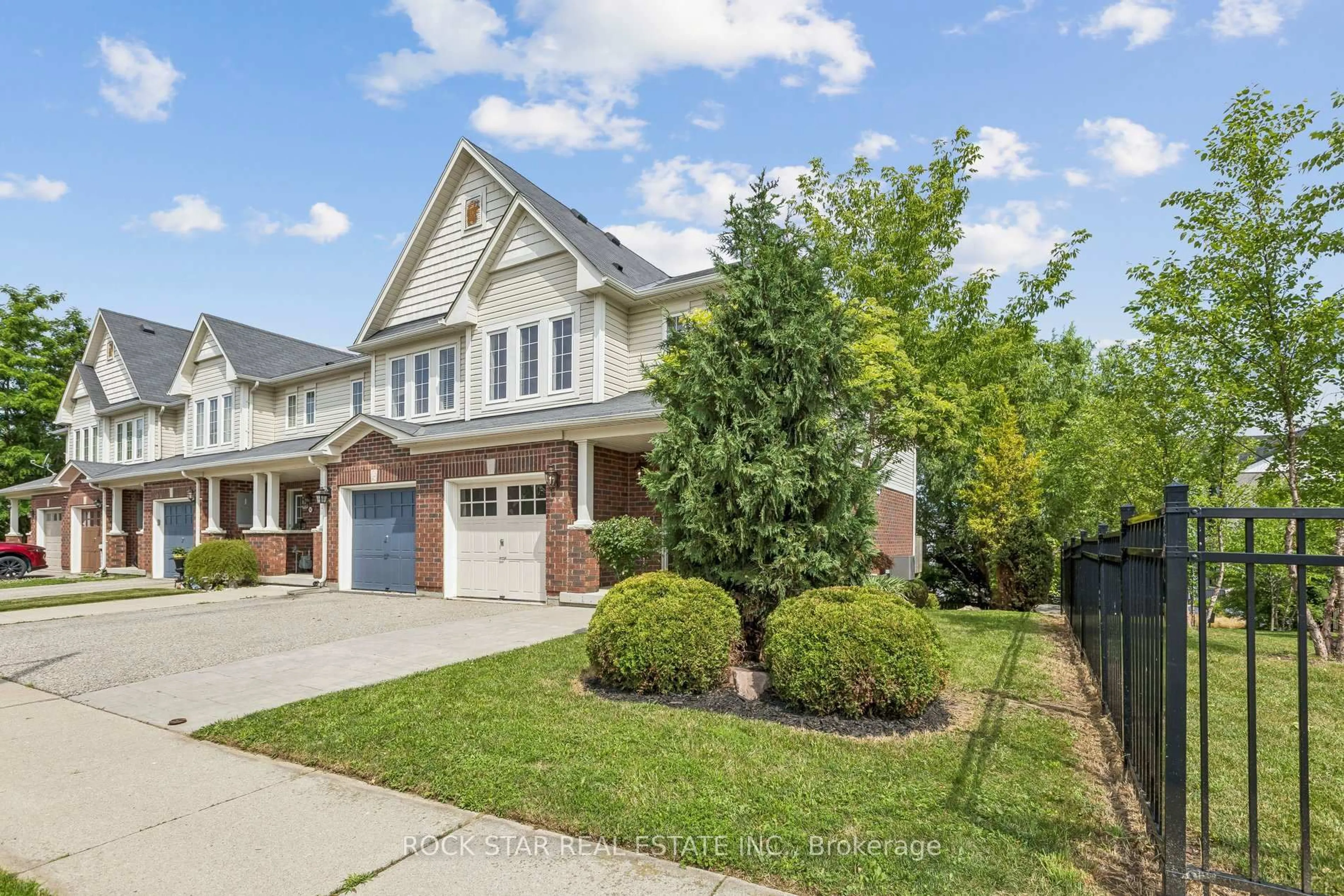 Home with brick exterior material, street for 111 Bloomington Dr, Cambridge Ontario N1P 1J6