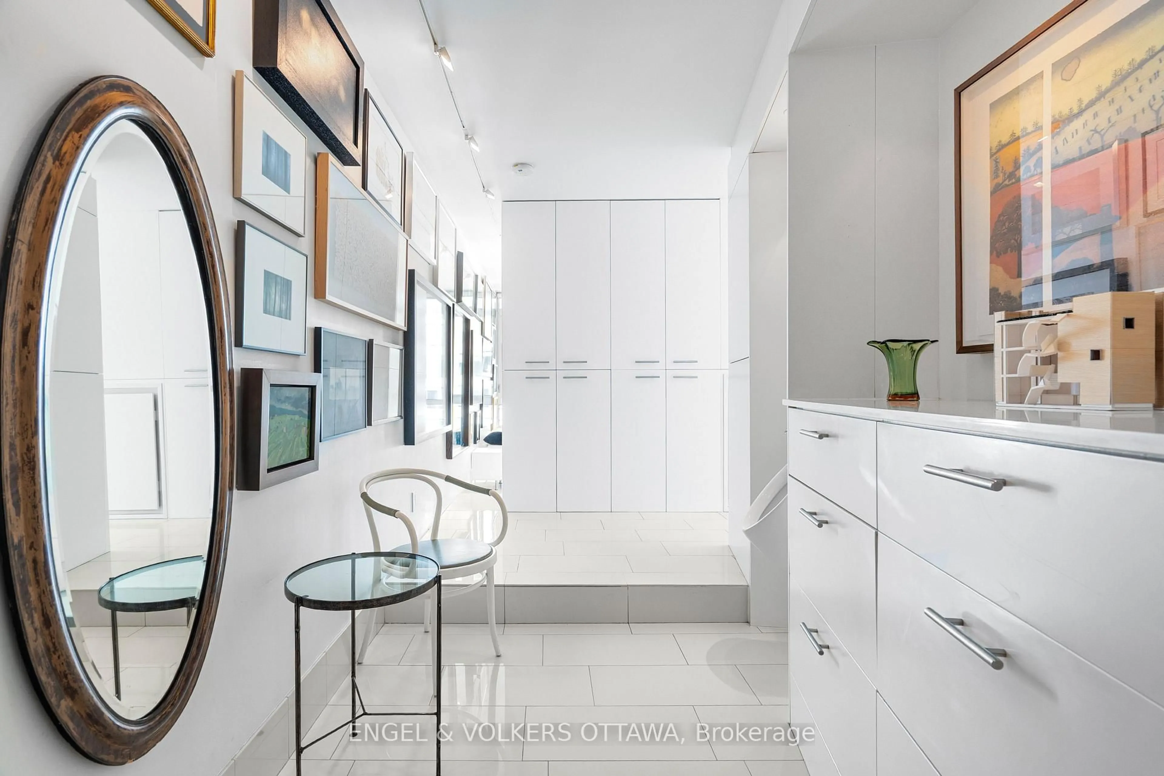Contemporary bathroom, ceramic/tile floor for 324 Laurier Ave #1710, Ottawa Ontario K1N 6P6