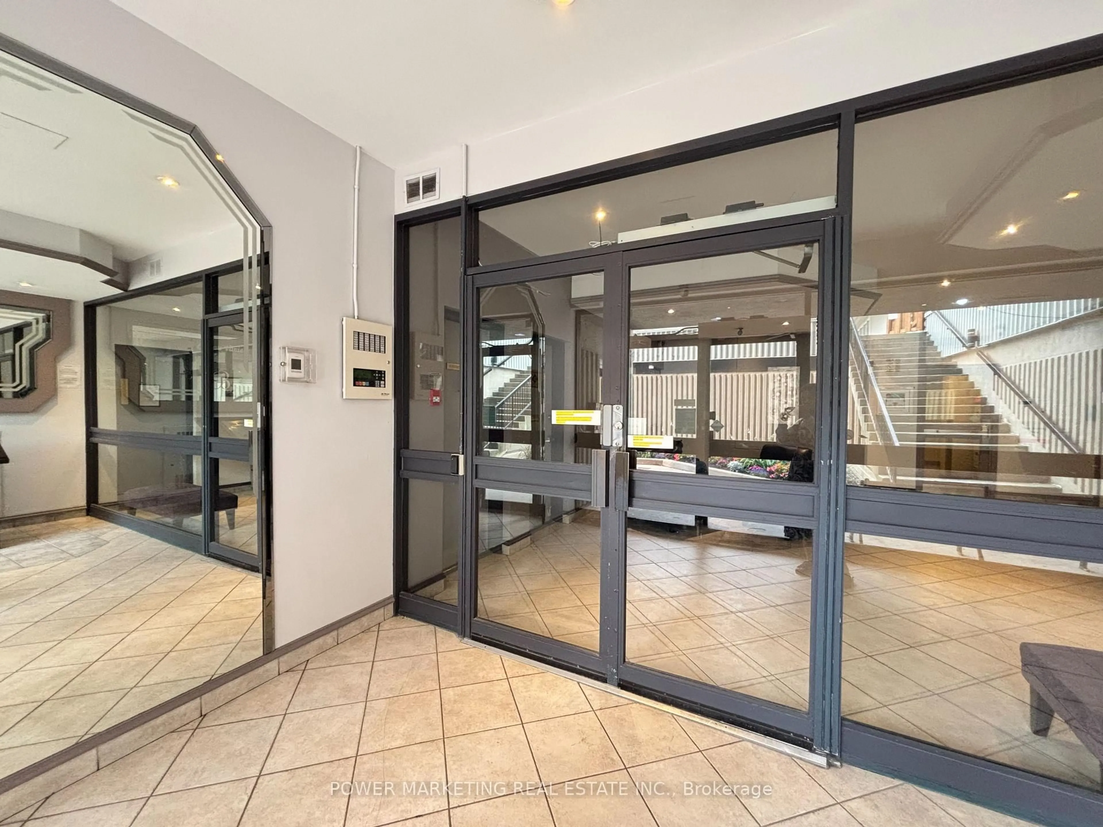Indoor foyer for 158B MCARTHUR Ave #1604, Ottawa Ontario K1L 8E7