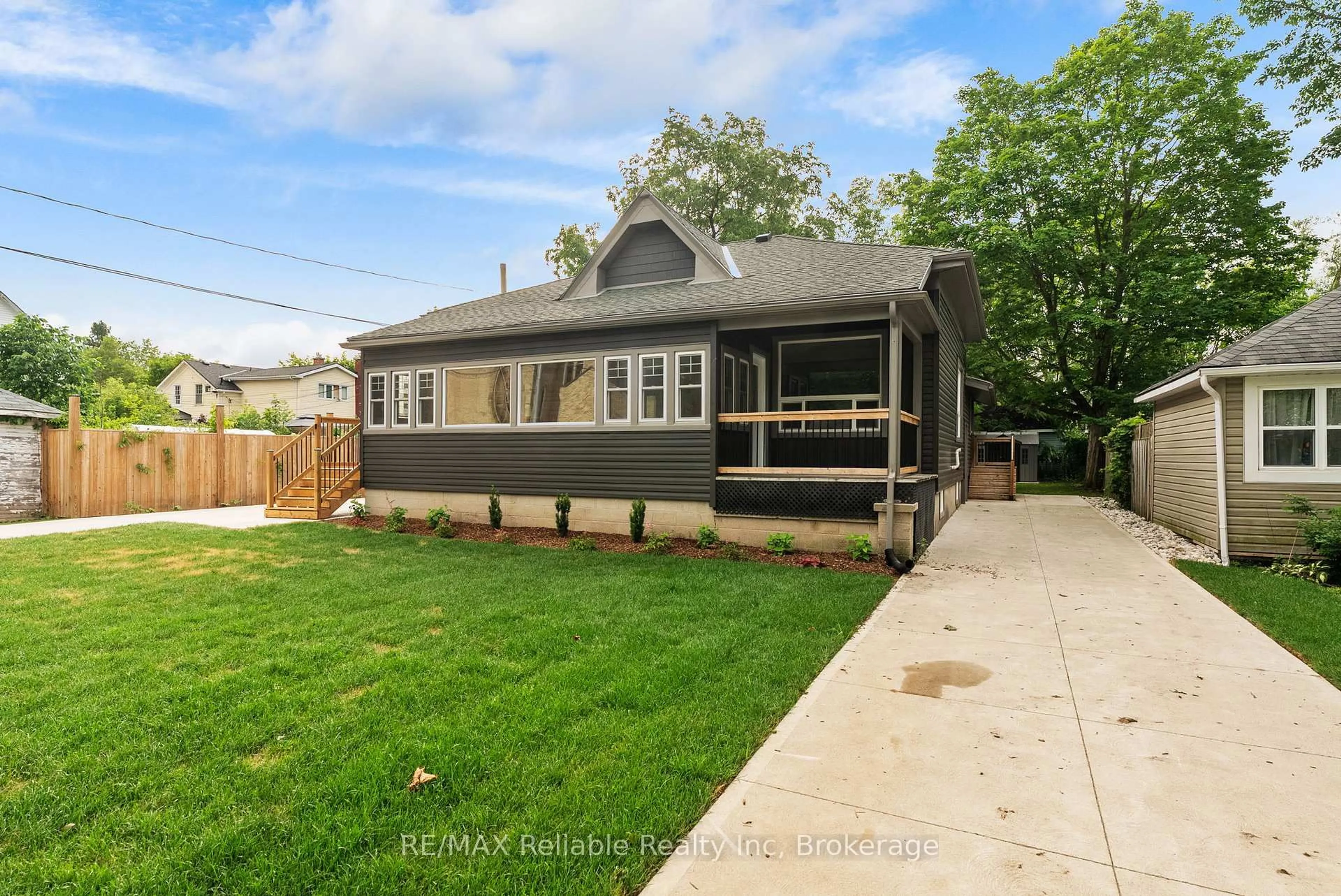 Unknown for 12 Jarvis St, Huron East Ontario N0K 1W0