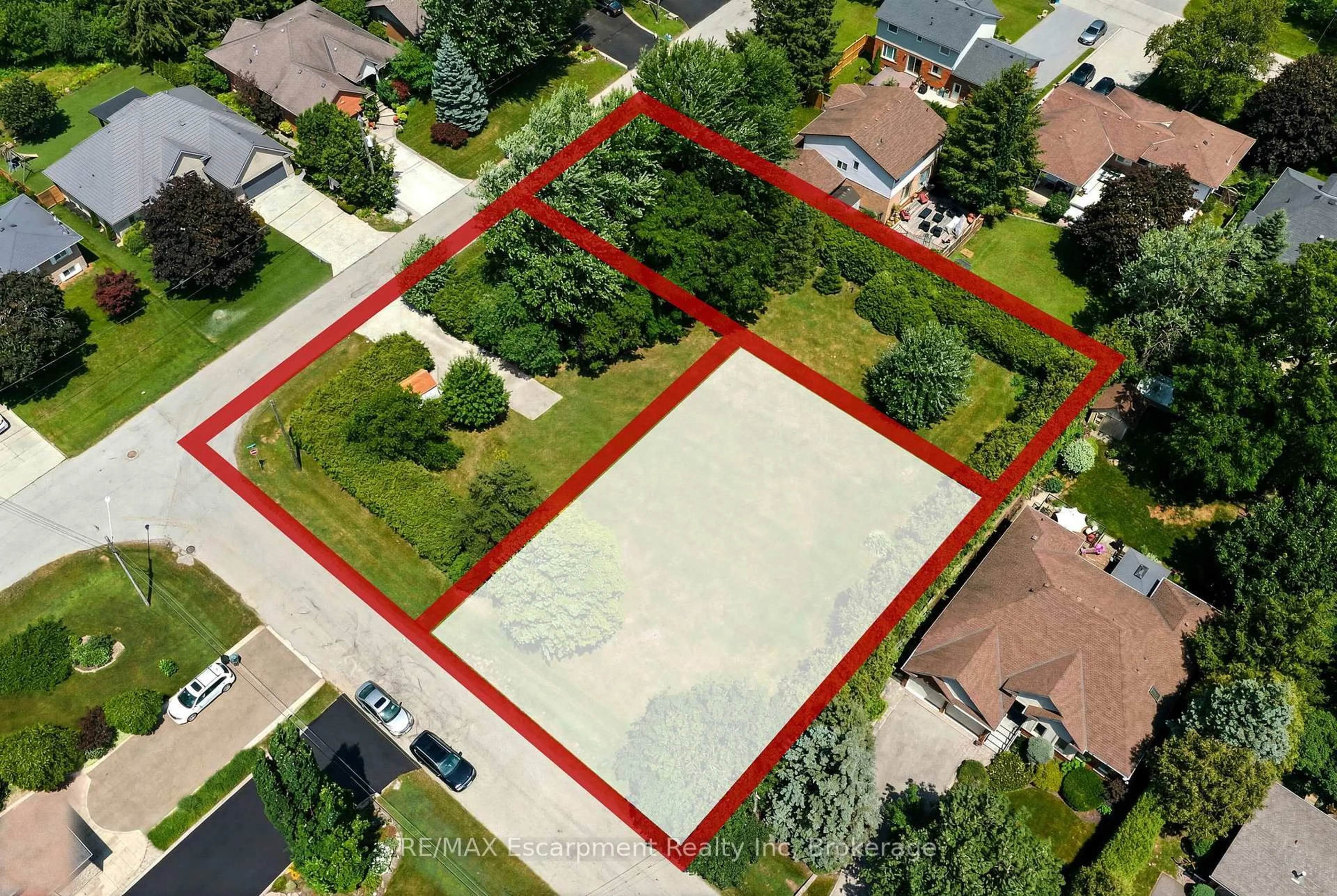 A pic from outside/outdoor area/front of a property/back of a property/a pic from drone, street for 1B Westview Cres, Hamilton Ontario L0R 2H0