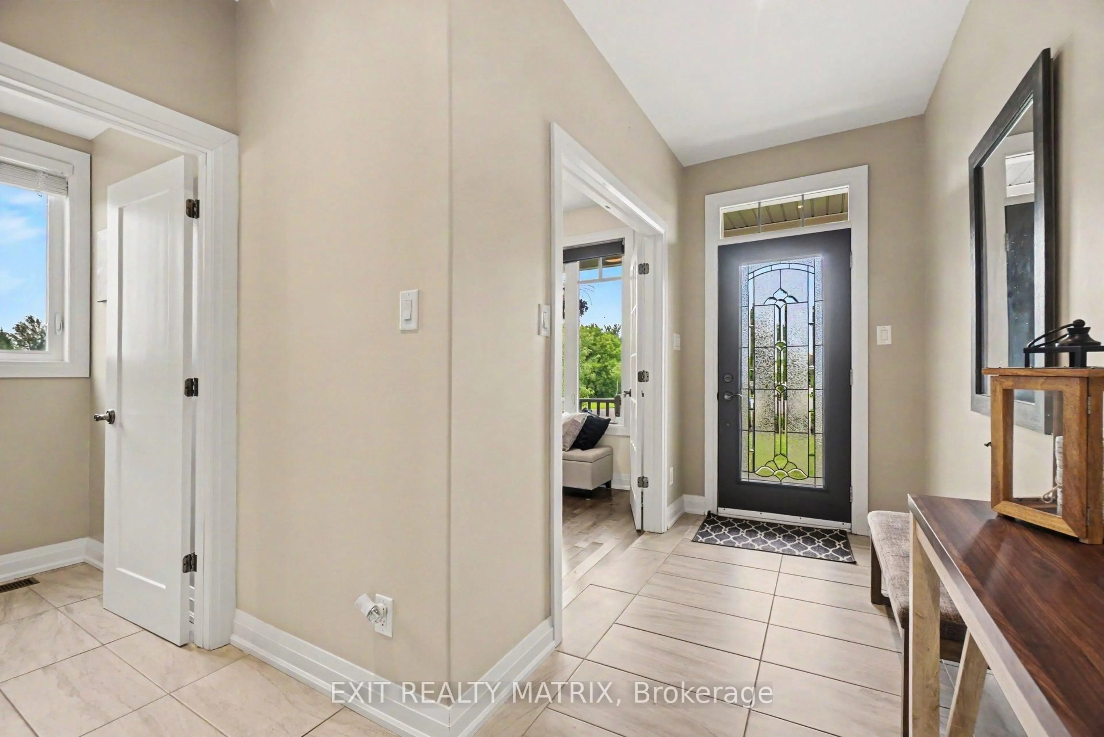 Indoor entryway for 208 Nellie St, Clarence-Rockland Ontario K0A 2A0