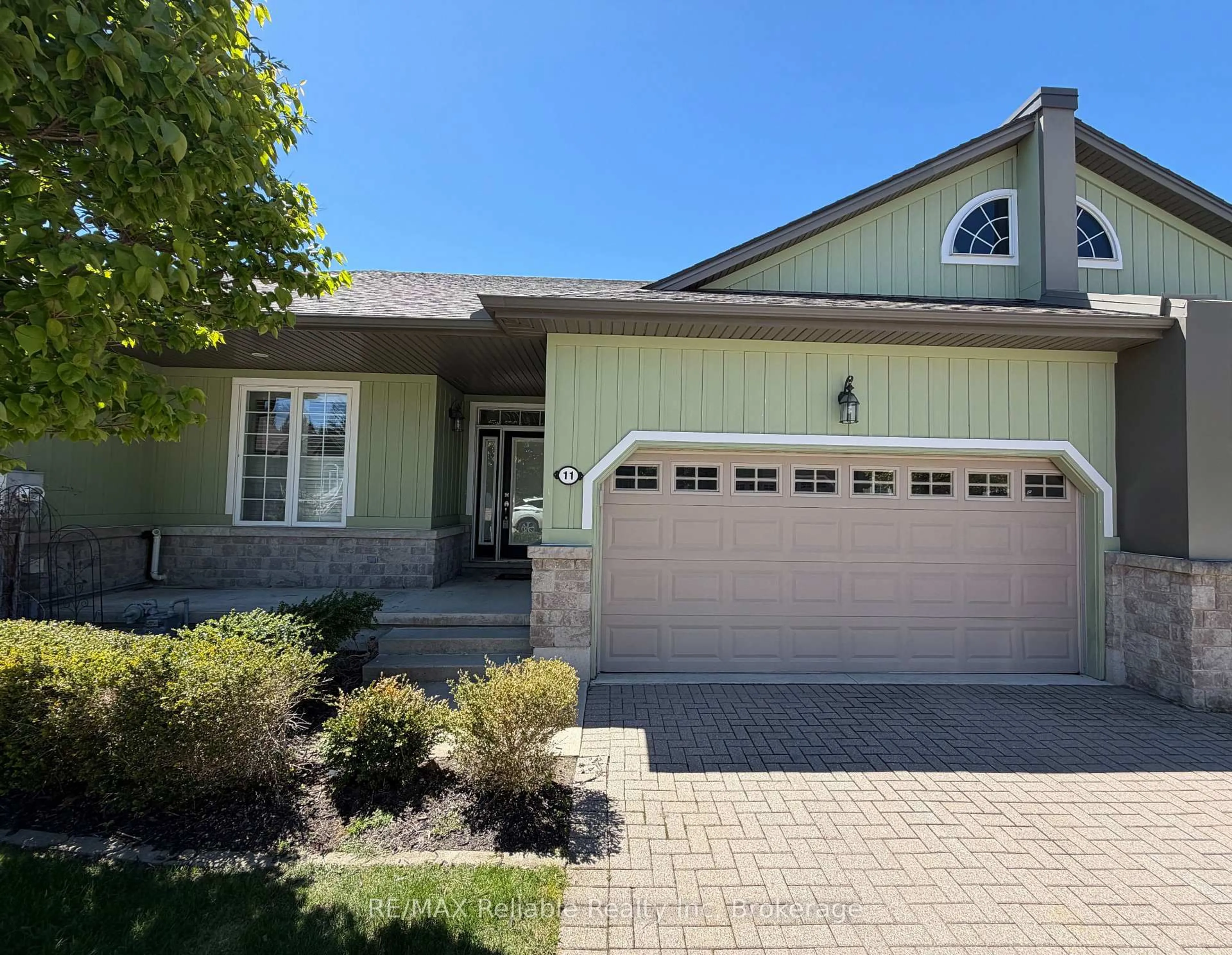 Home with vinyl exterior material, street for 11 Oakwood Links Lane, South Huron Ontario N0M 1T0