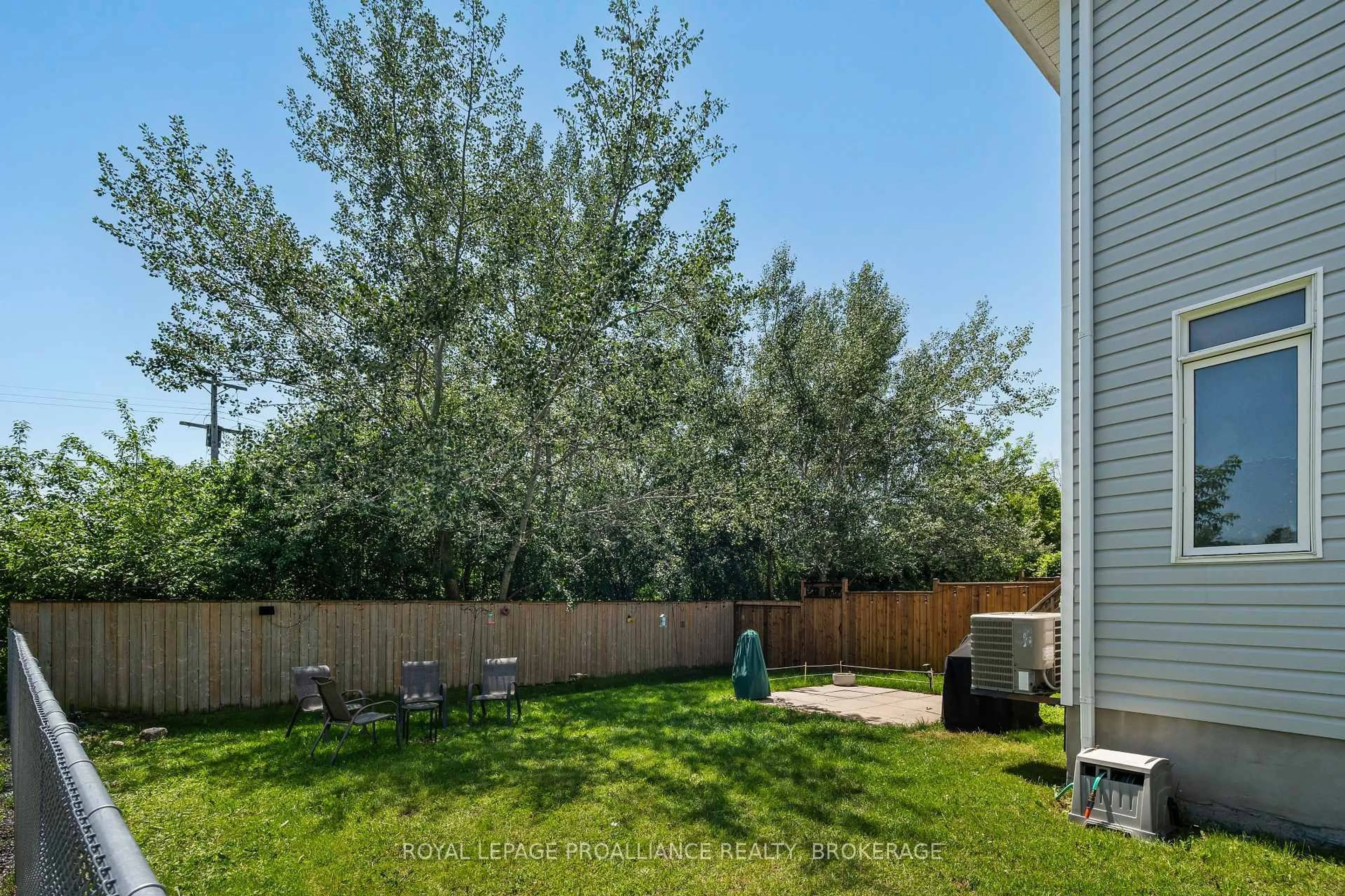 Unknown for 925 Blossom St, Kingston Ontario K7P 0N2