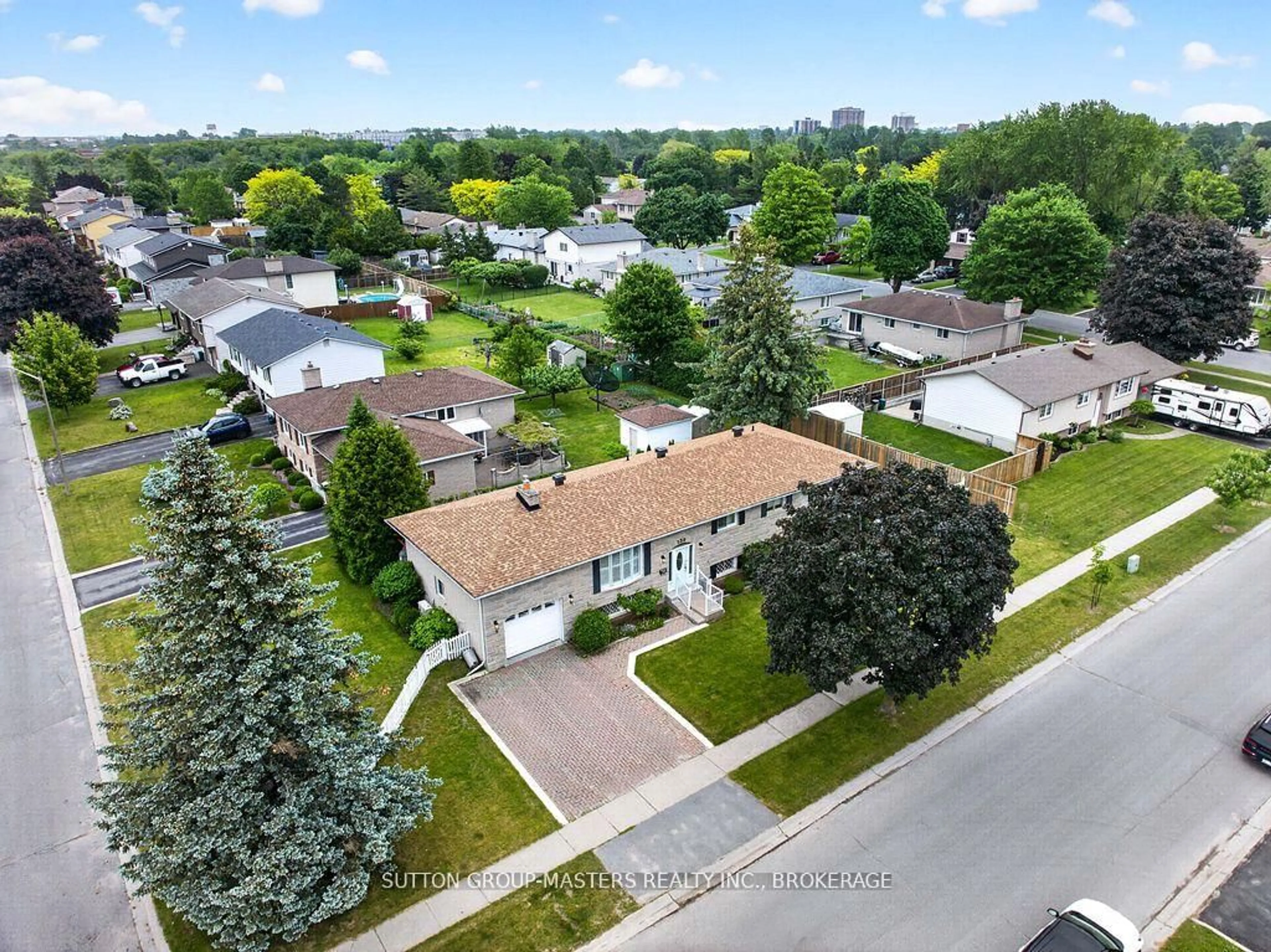 A pic from outside/outdoor area/front of a property/back of a property/a pic from drone, street for 259 Inverness Cres, Kingston Ontario K7M 6G9