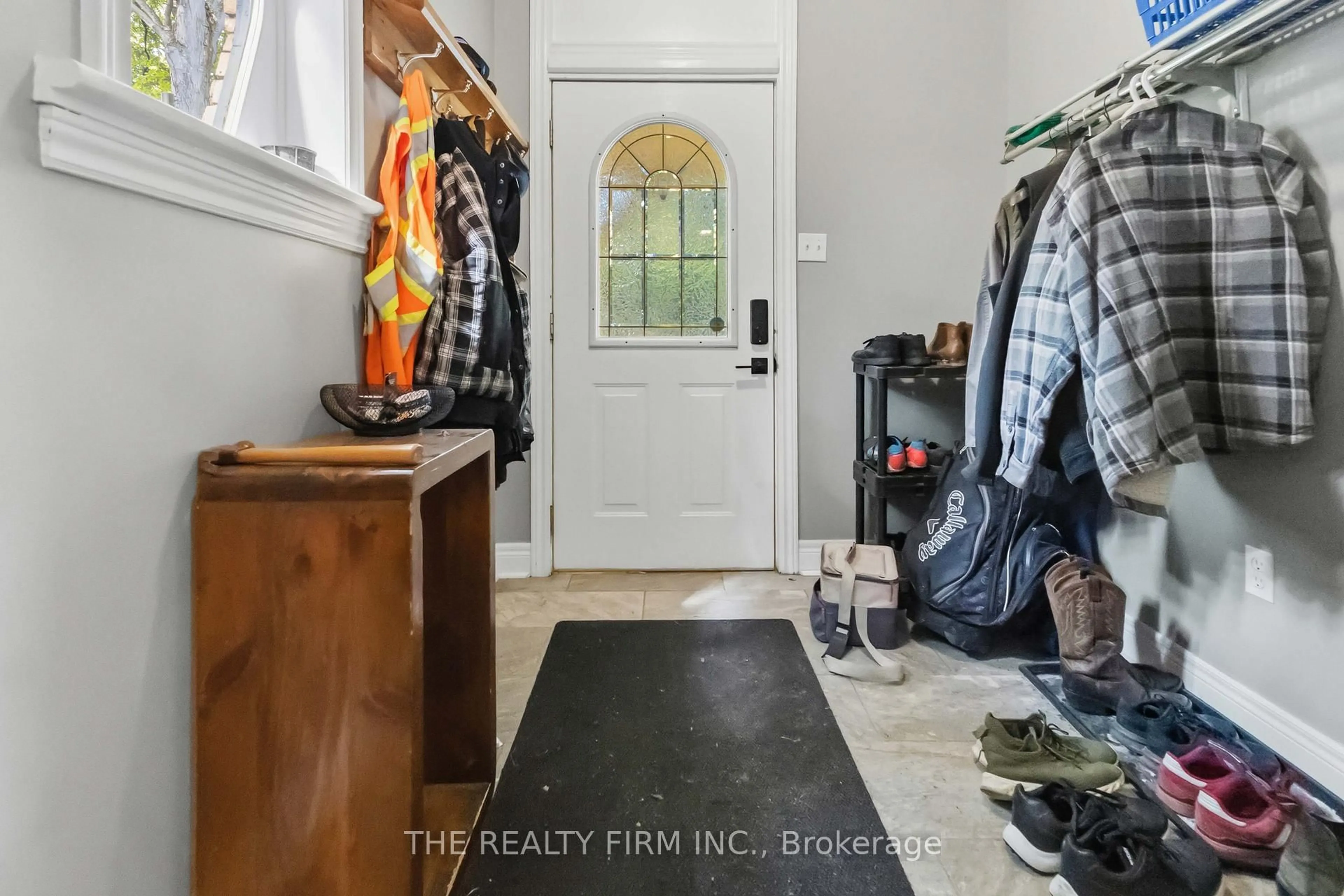 Indoor entryway for 340 Riverside Dr, London North Ontario N6H 1E9