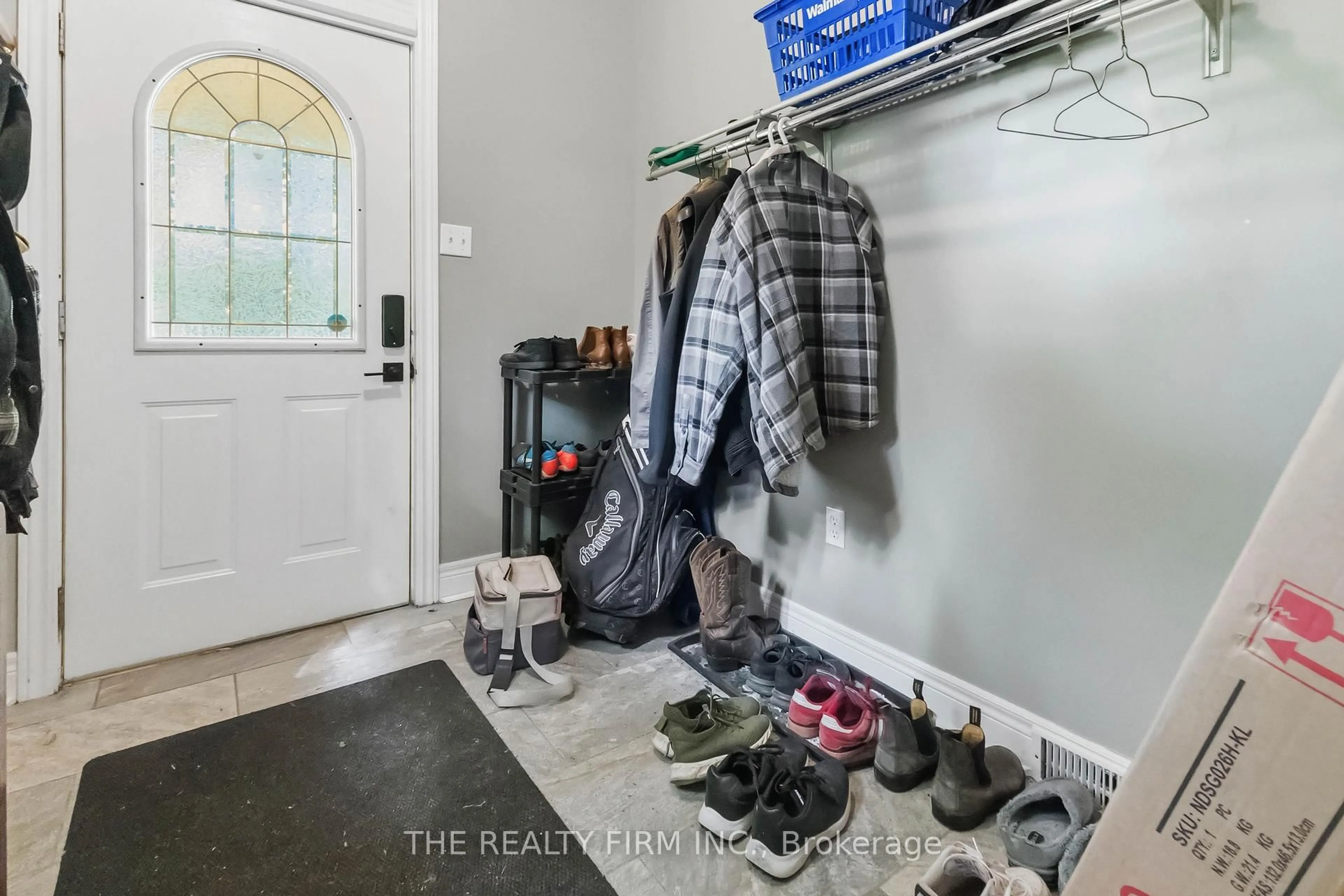 Indoor entryway for 340 Riverside Dr, London North Ontario N6H 1E9
