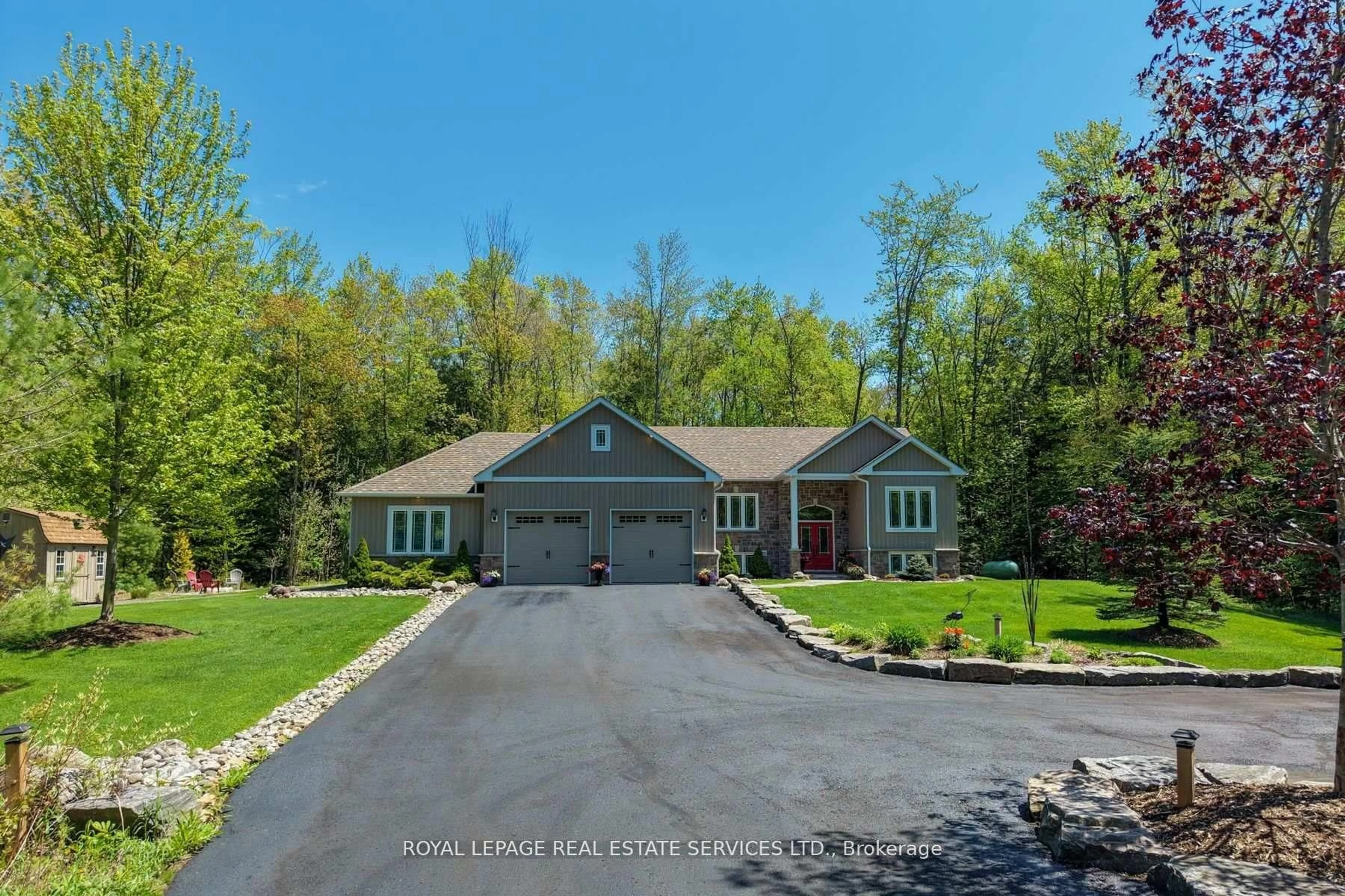A pic from outside/outdoor area/front of a property/back of a property/a pic from drone, unknown for 1045 Tower Cres, Gravenhurst Ontario P0E 1G0