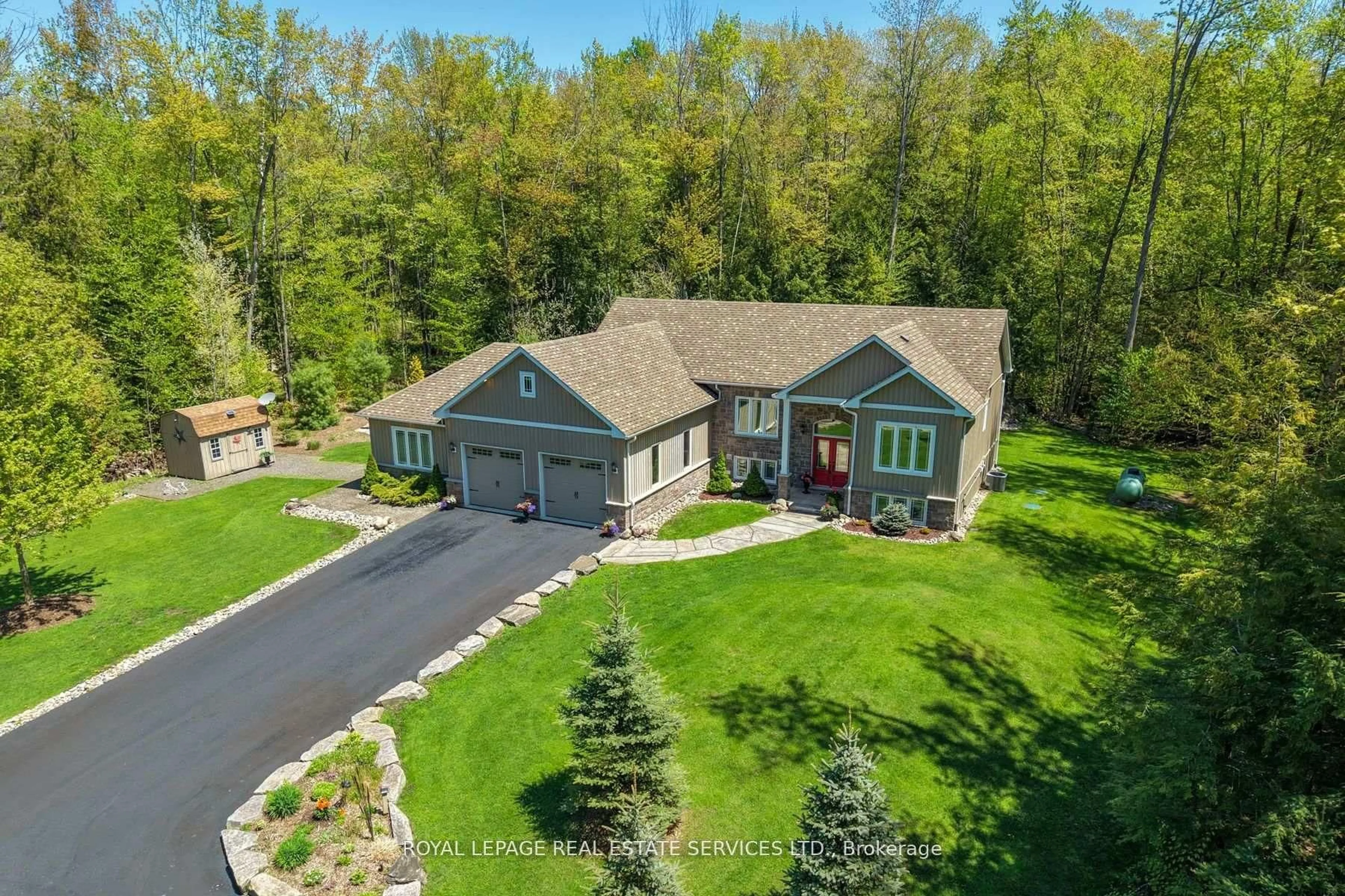 A pic from outside/outdoor area/front of a property/back of a property/a pic from drone, unknown for 1045 Tower Cres, Gravenhurst Ontario P0E 1G0