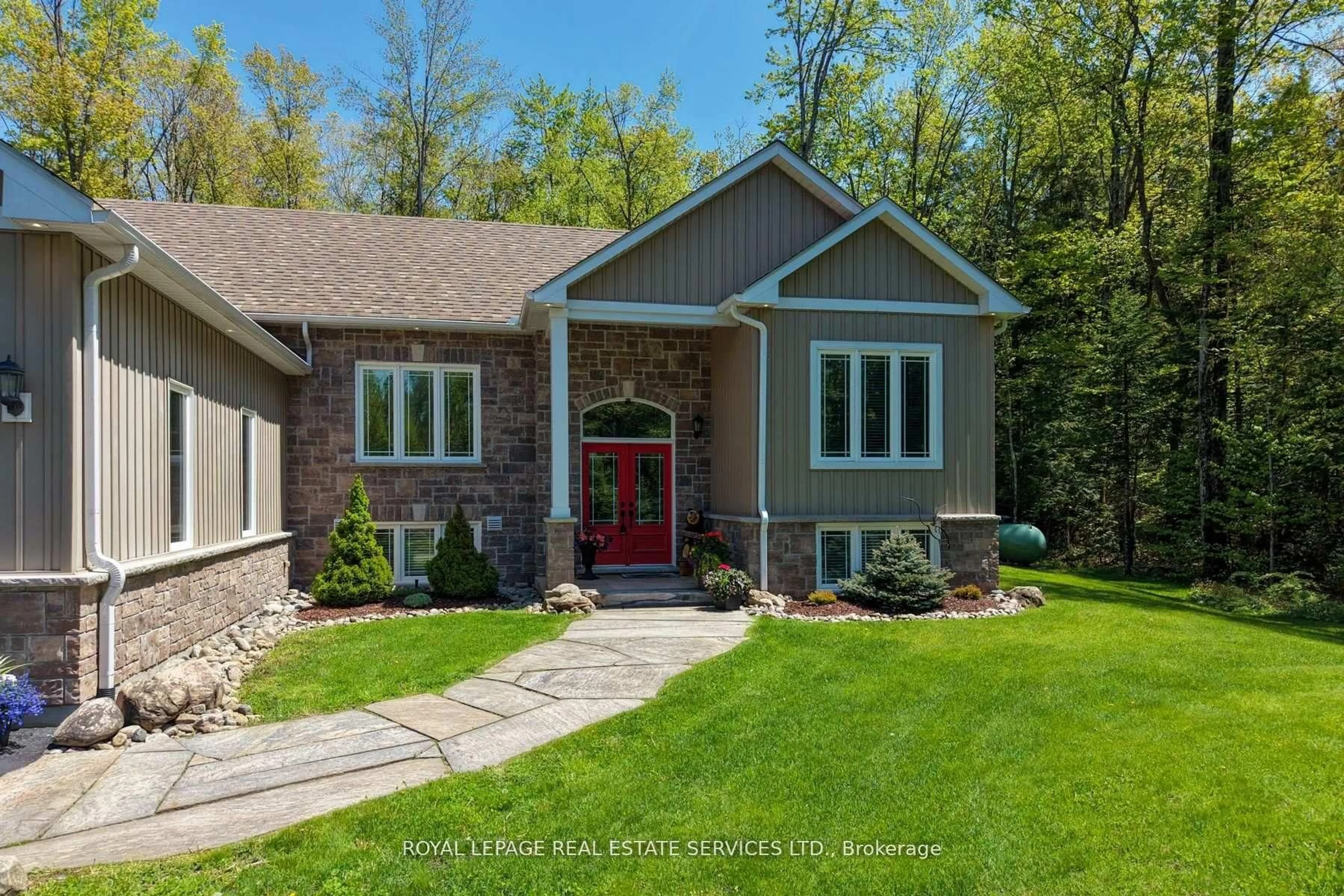 Home with brick exterior material, street for 1045 Tower Cres, Gravenhurst Ontario P0E 1G0