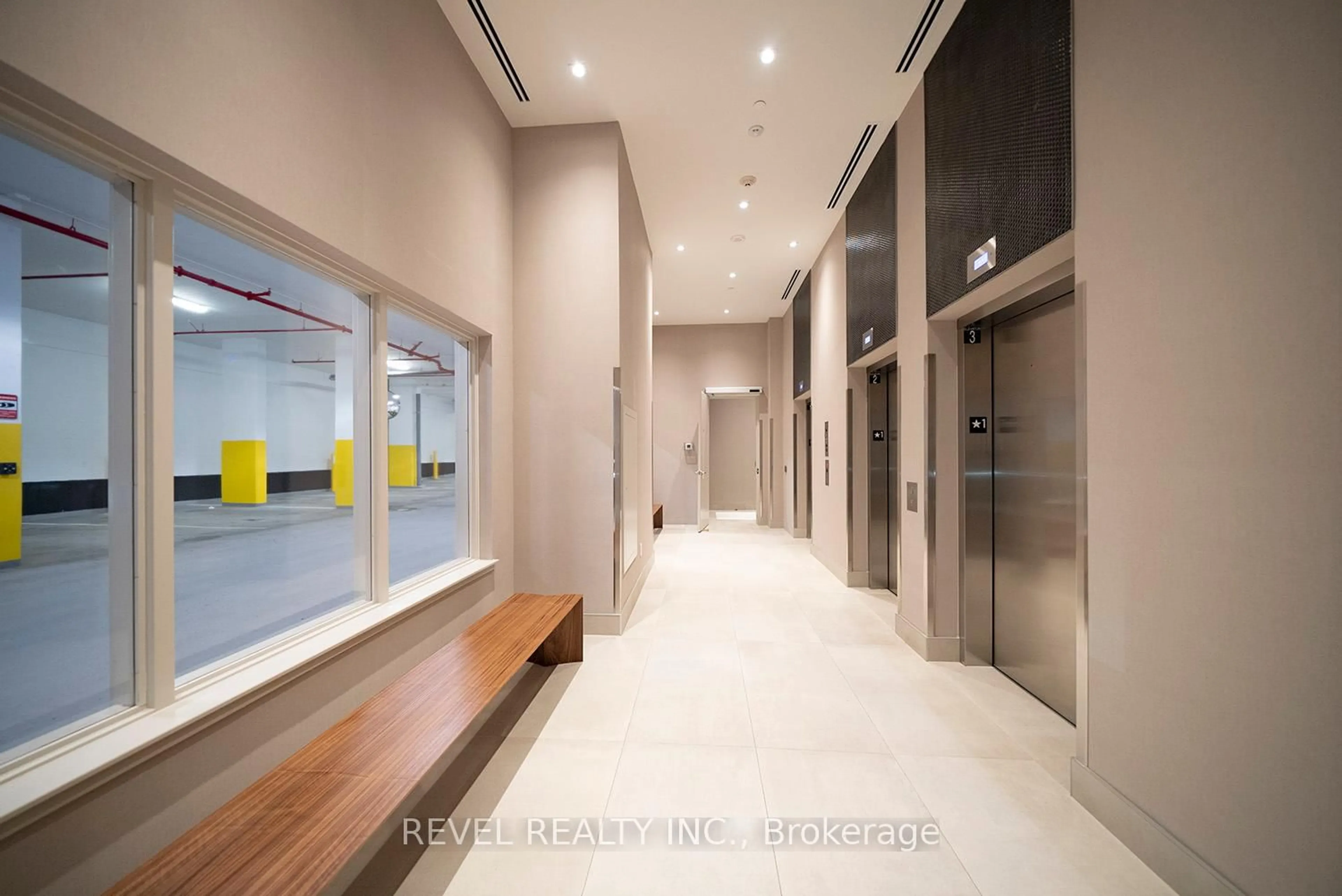 Indoor foyer for 212 King William St #823, Hamilton Ontario L8R 3N9