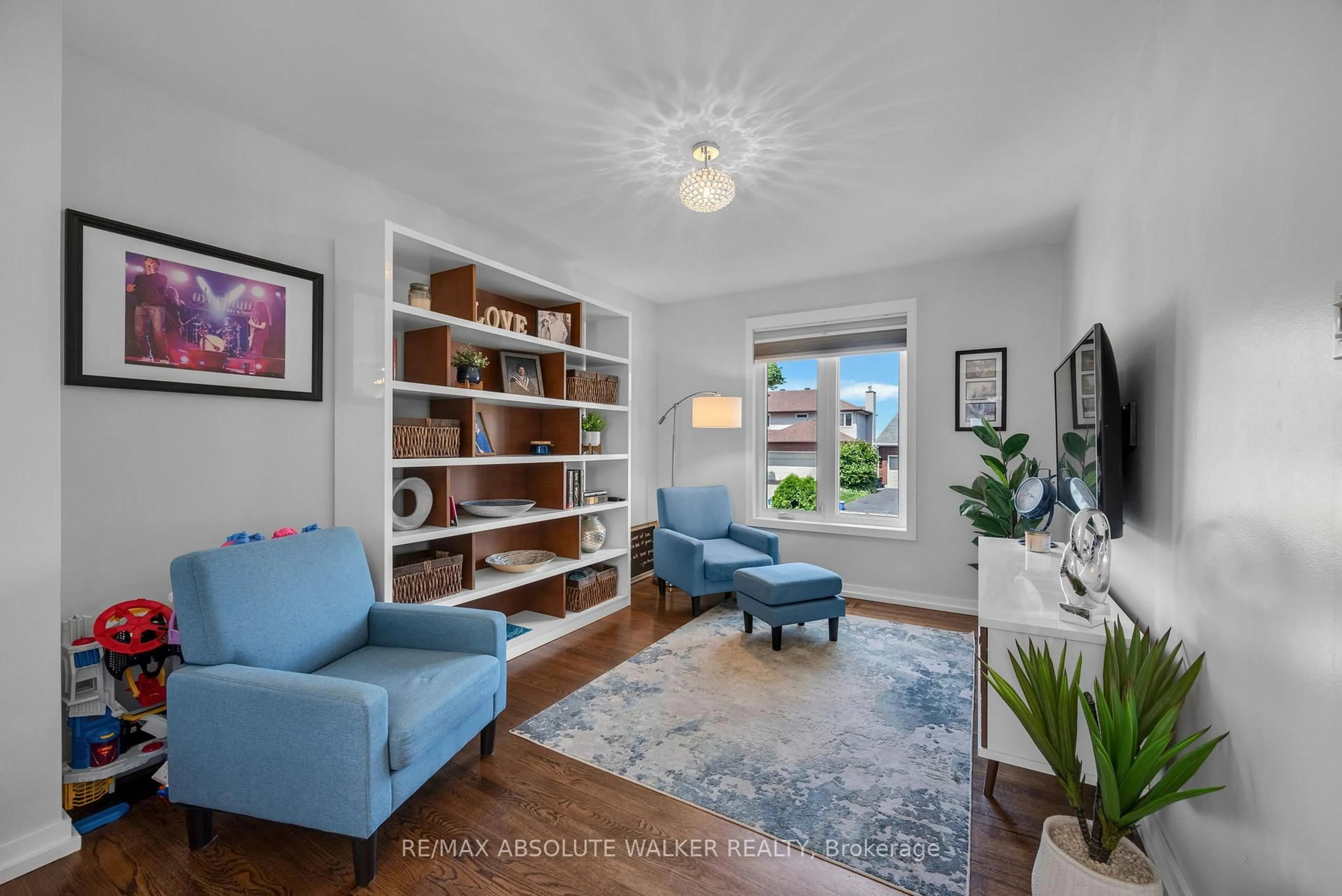 Living room with furniture, unknown for 1368 Norview Cres, Orleans Ontario K4A 1Y5
