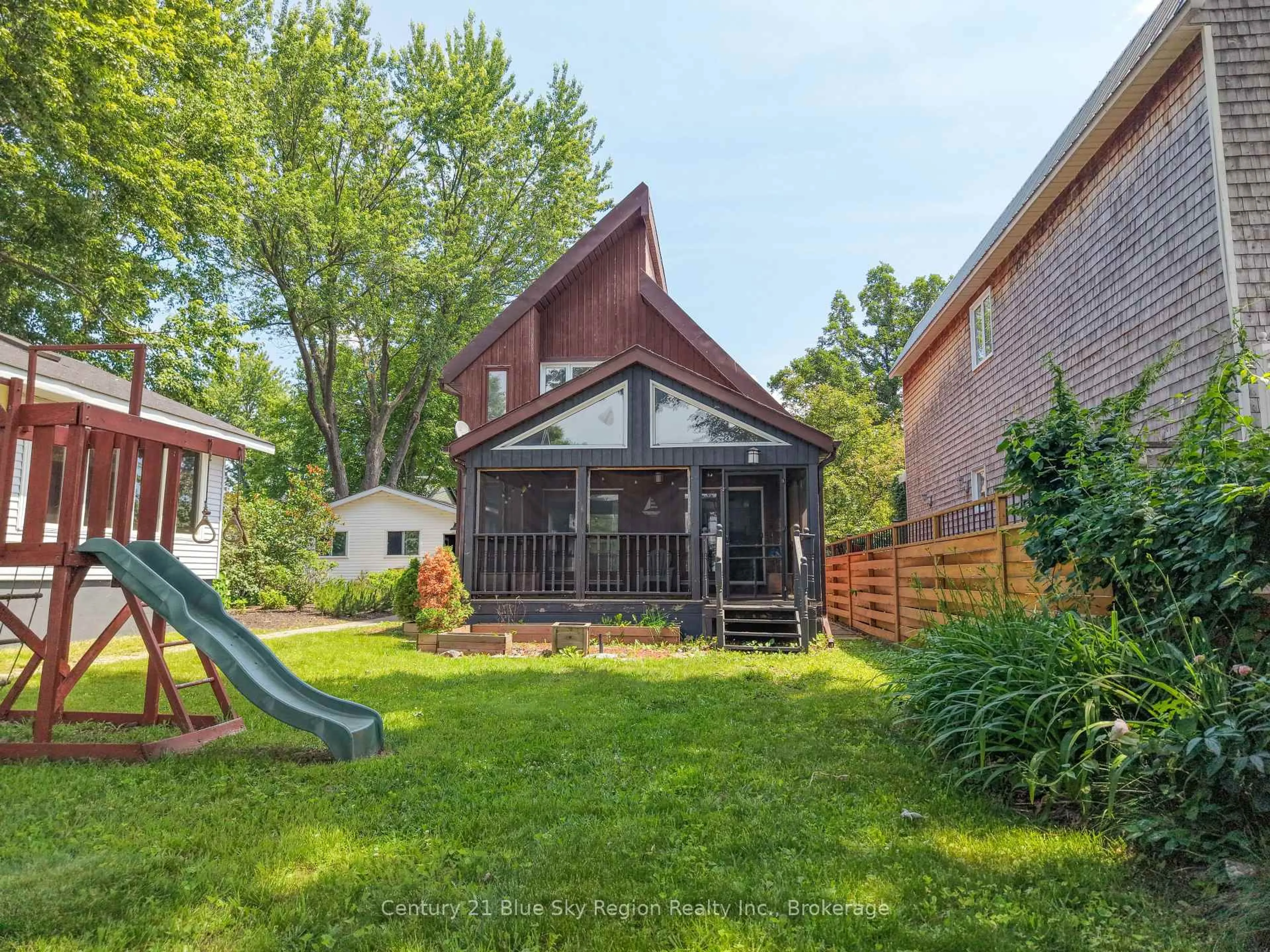 Patio, street for 1151 Premier Rd, North Bay Ontario P1A 2H5