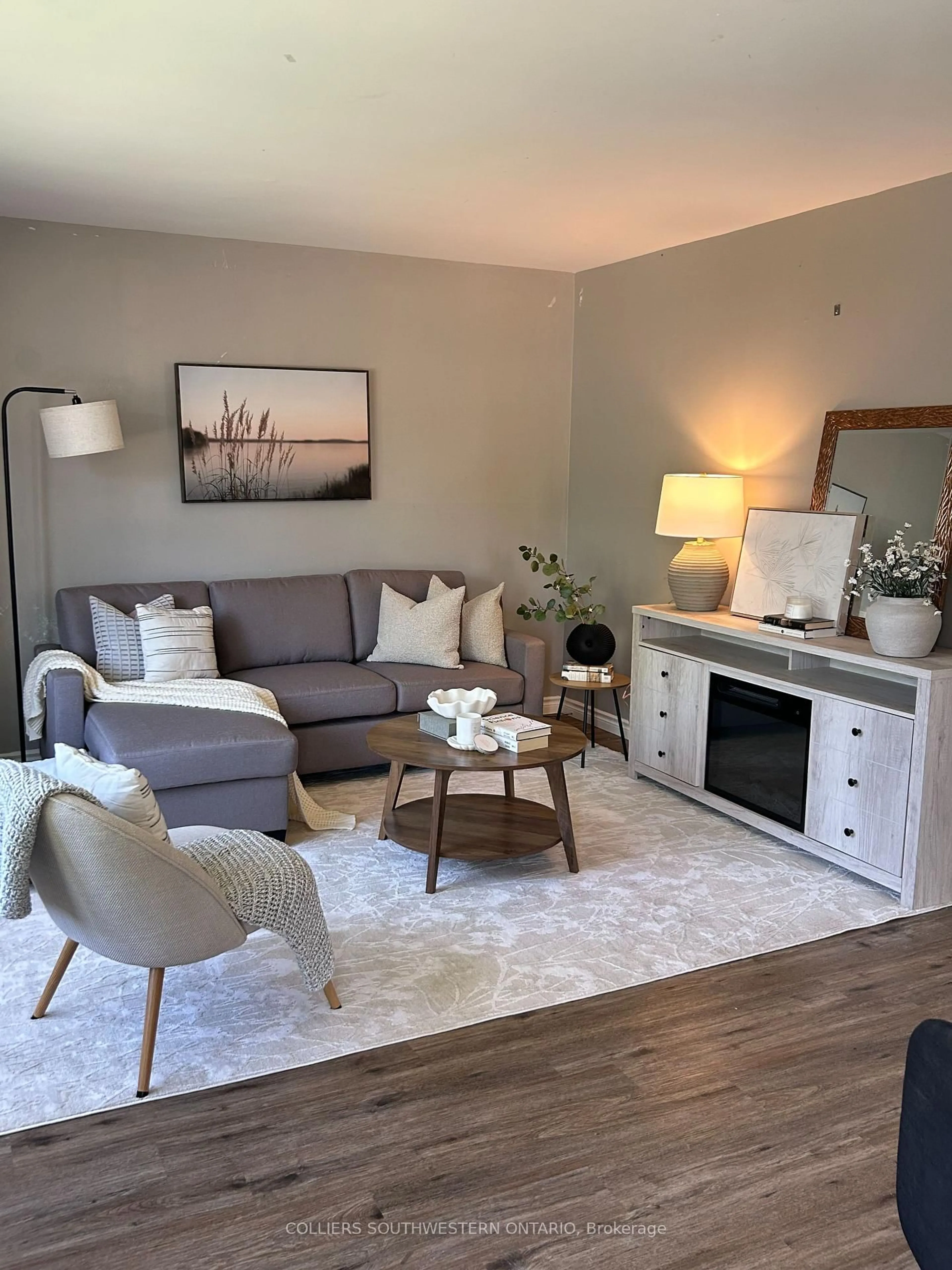 Living room with furniture, wood/laminate floor for 1237 Landor St, London East Ontario N5Y 3W2