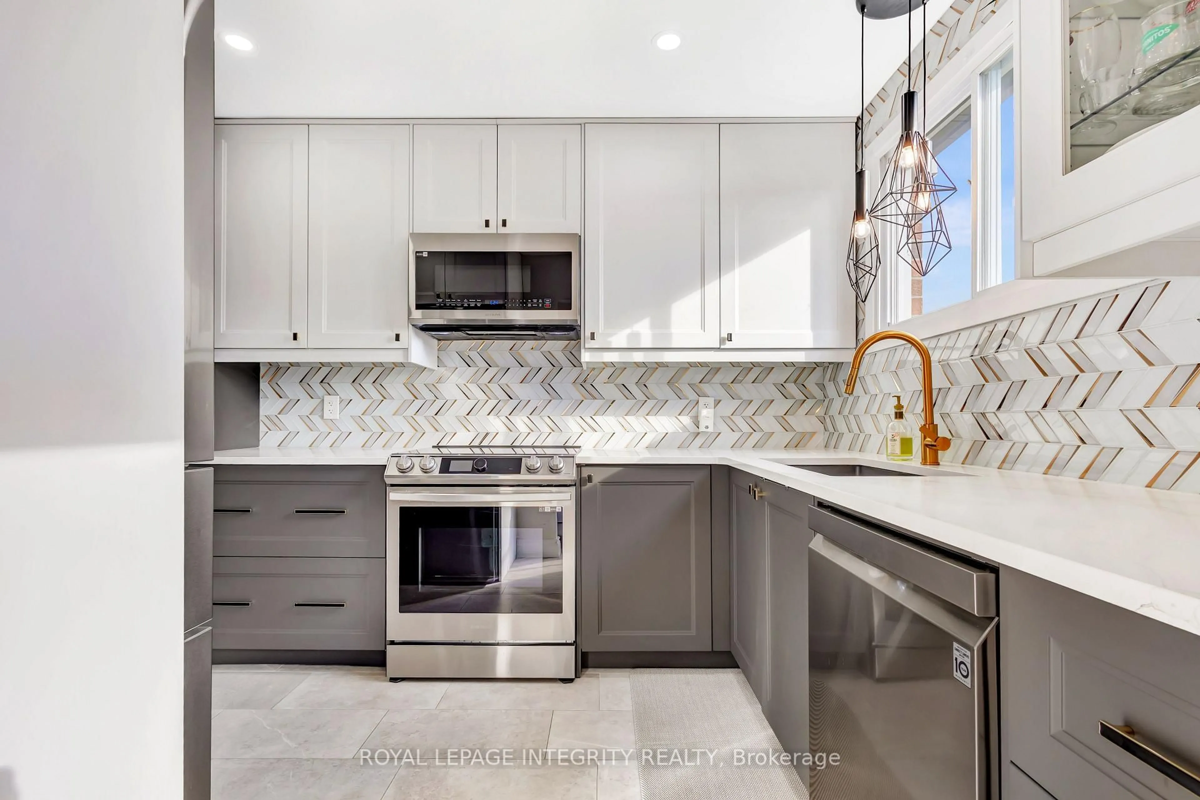 Contemporary kitchen, ceramic/tile floor for 11 Glencoe St, Ottawa Ontario K2H 8S5