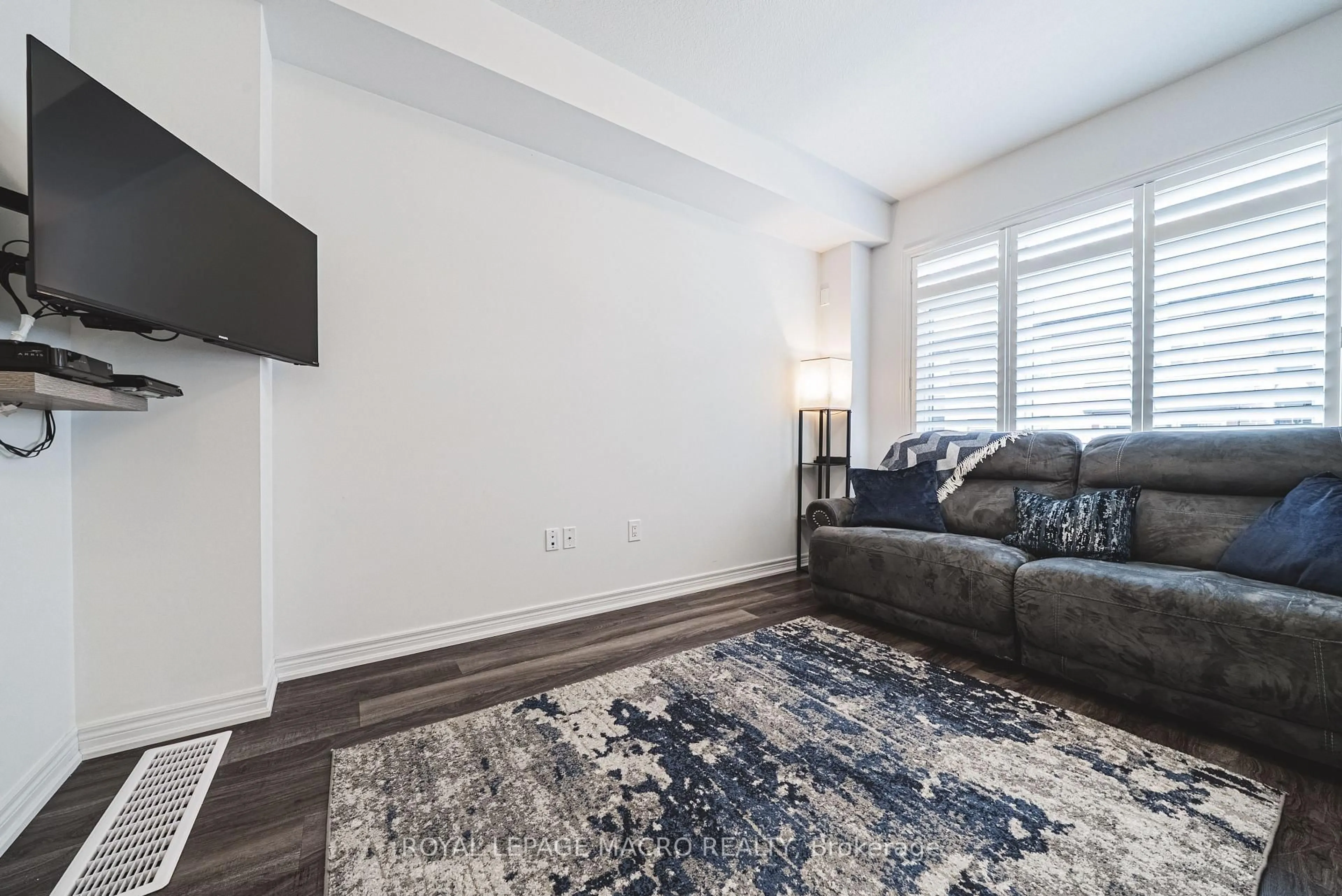 Living room with furniture, unknown for 575 Woodward Ave #86, Hamilton Ontario L8H 0B3