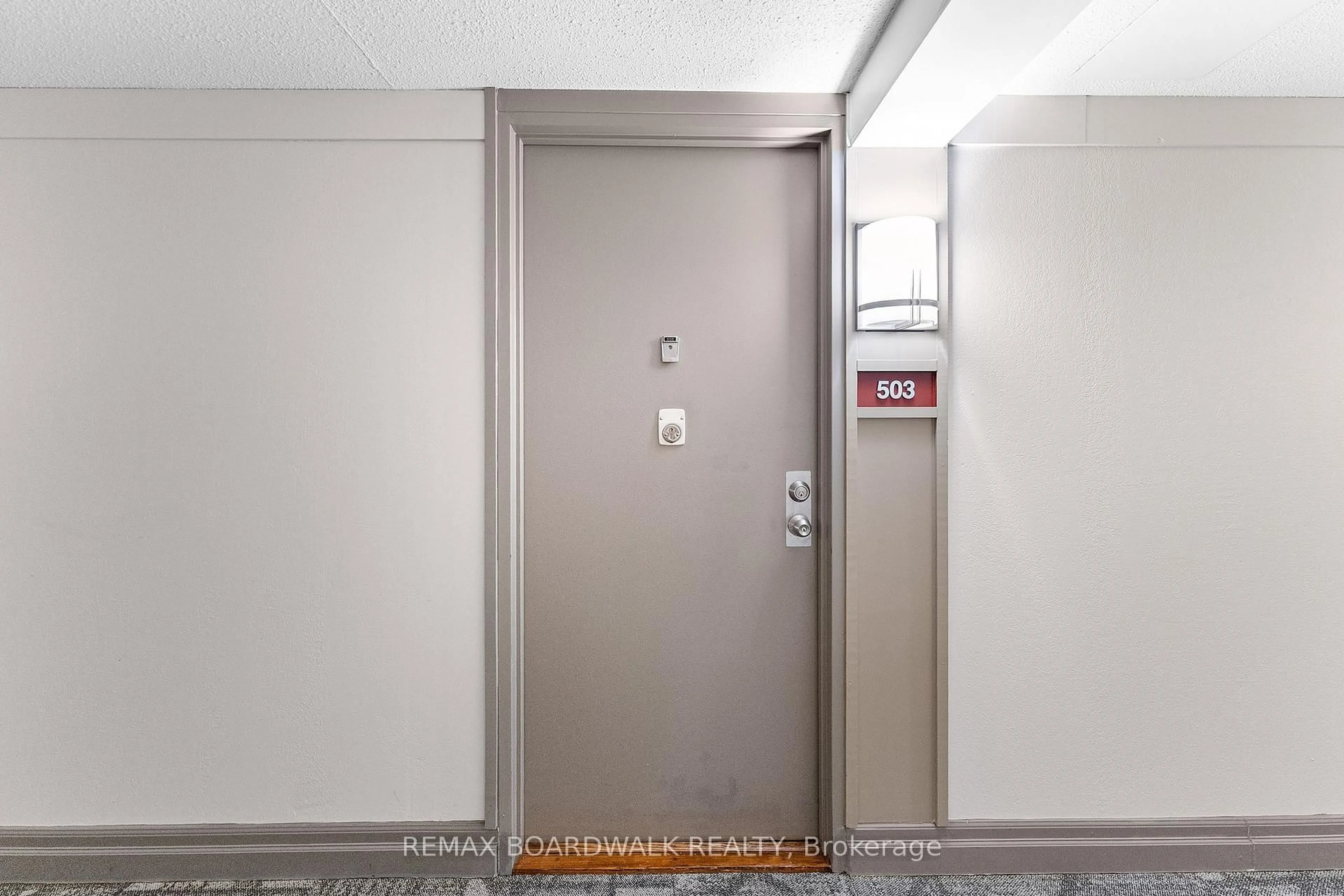 Indoor foyer for 1599 Lassiter Terr #503, Ottawa Ontario K1J 8R6