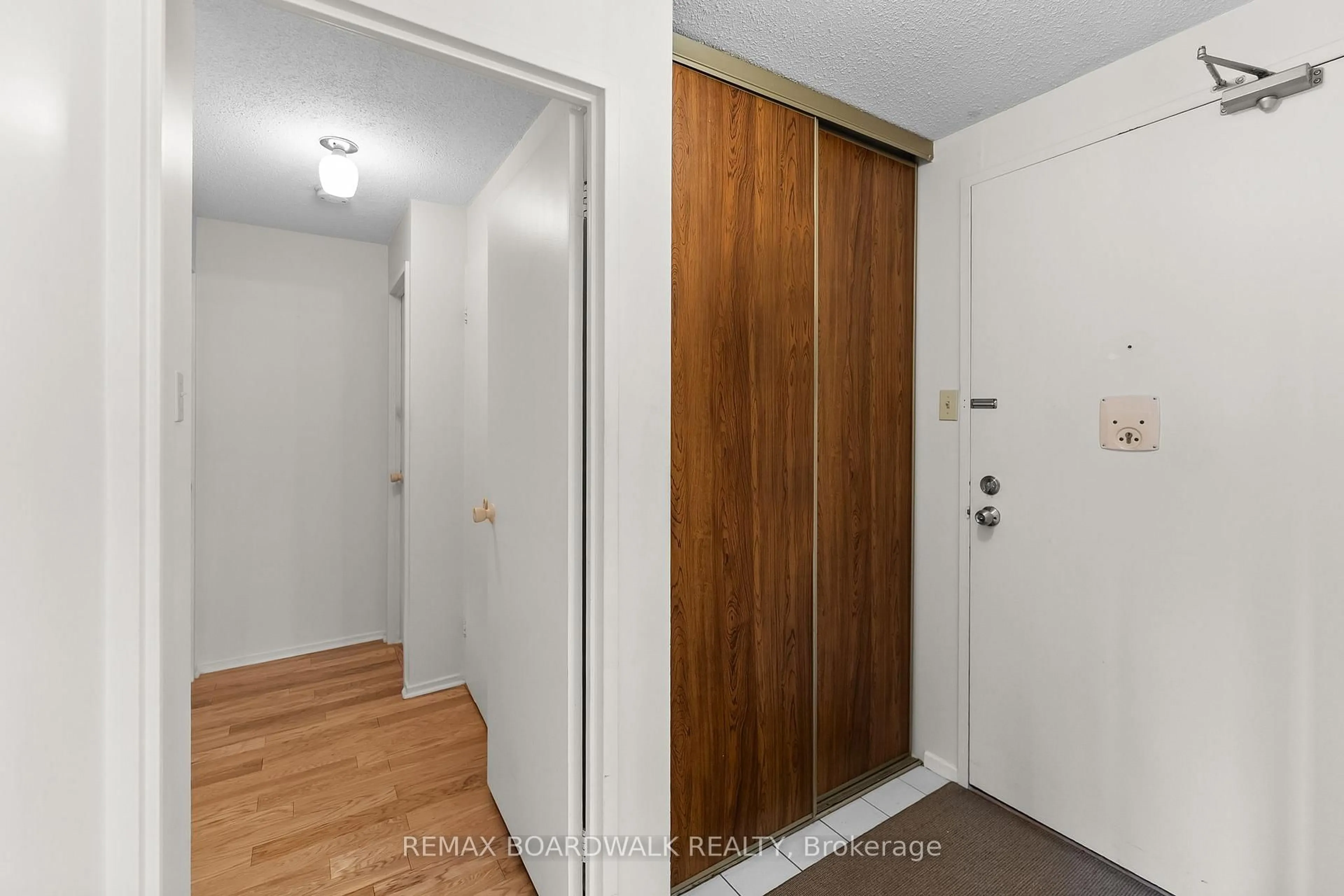 Indoor entryway for 1599 Lassiter Terr #503, Ottawa Ontario K1J 8R6