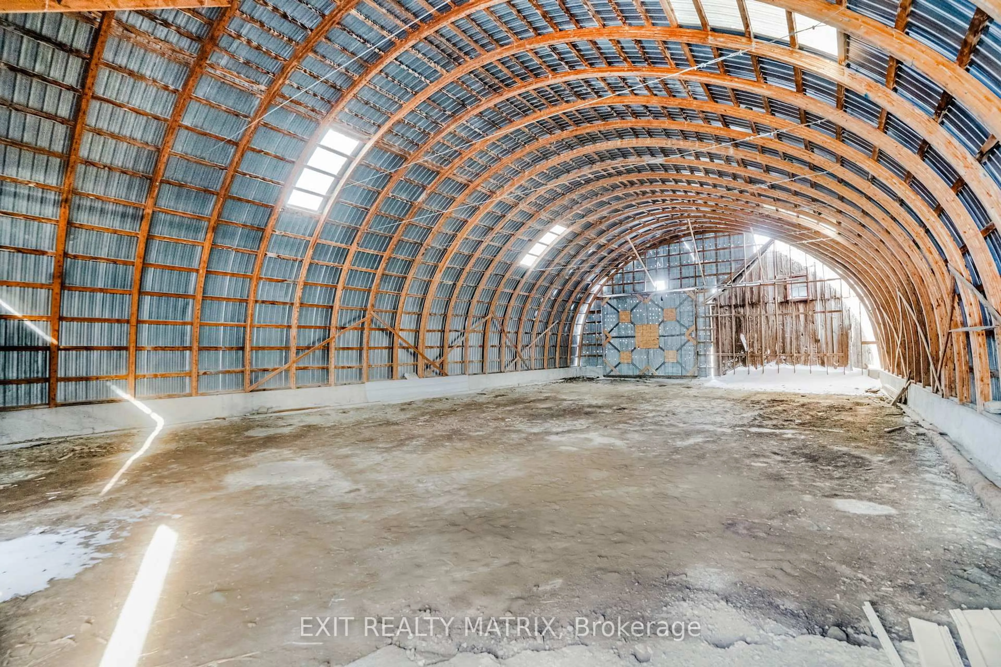Indoor garage for 2811-2815 Rolland Massie Rd, North Glengarry Ontario K0C 1A0
