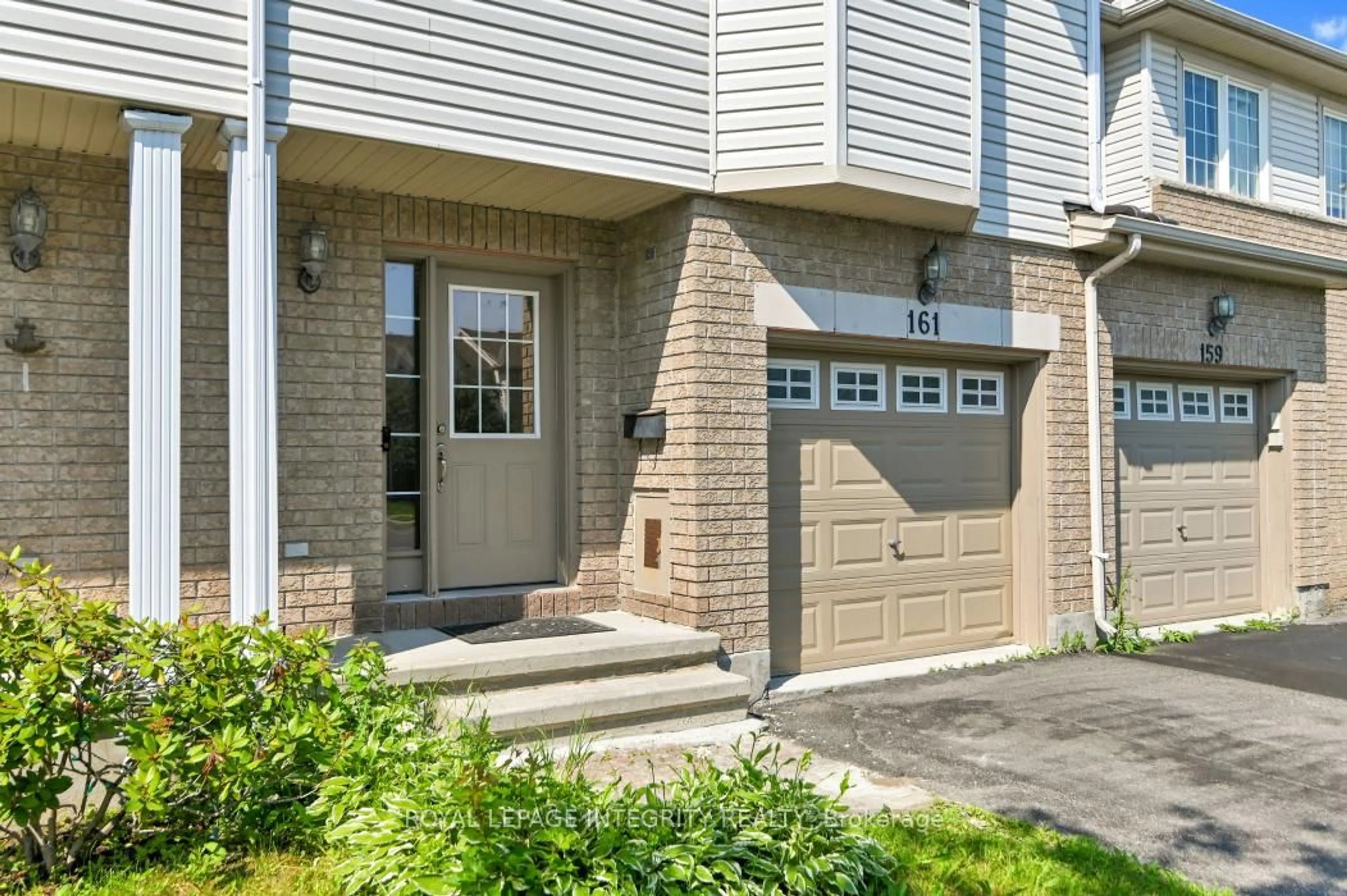 Indoor entryway for 161 Romina St, Ottawa Ontario K2S 0J3