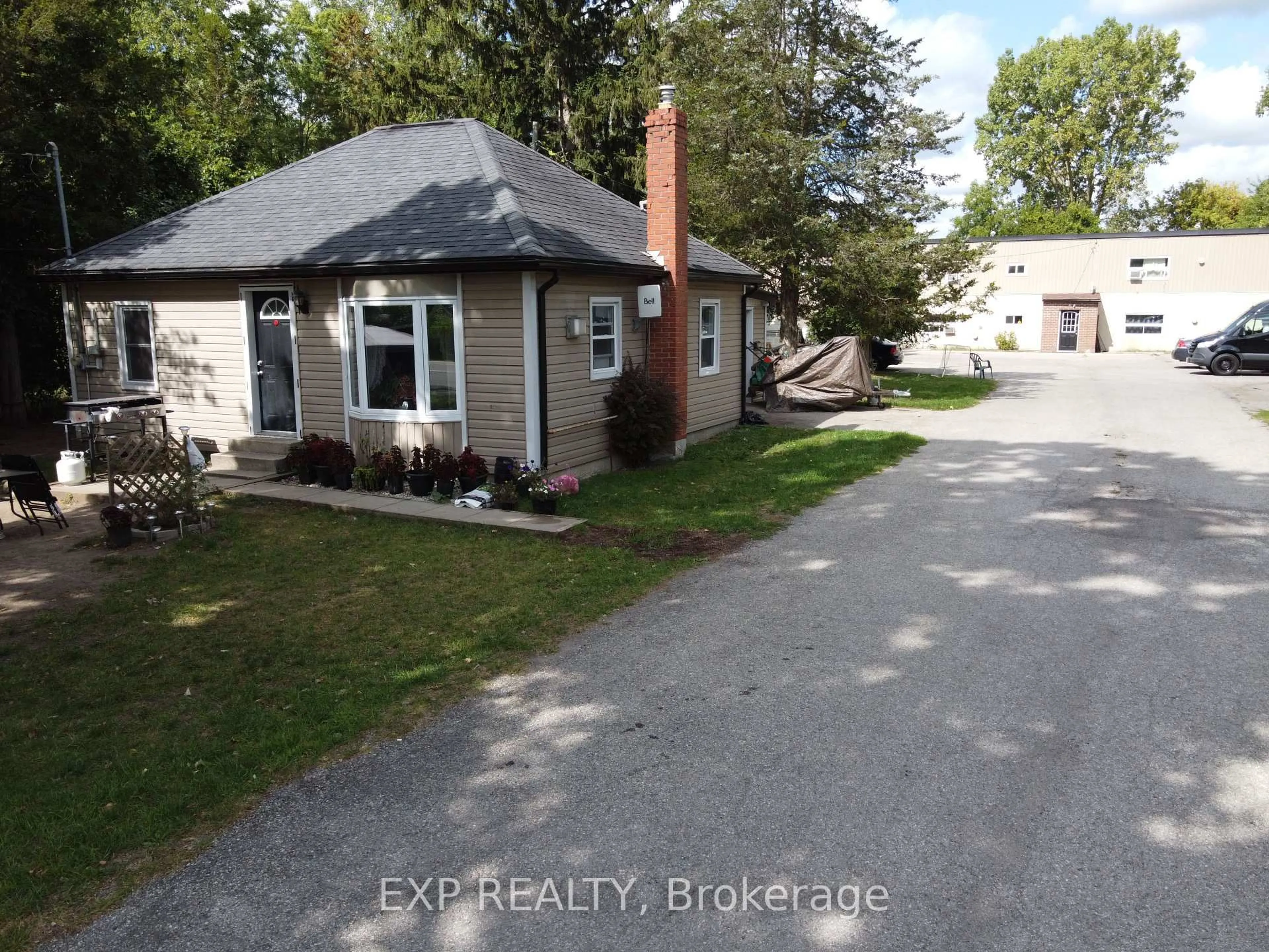 A pic from outside/outdoor area/front of a property/back of a property/a pic from drone, street for 172 Diltz Rd, Haldimand Ontario N1A 2V8