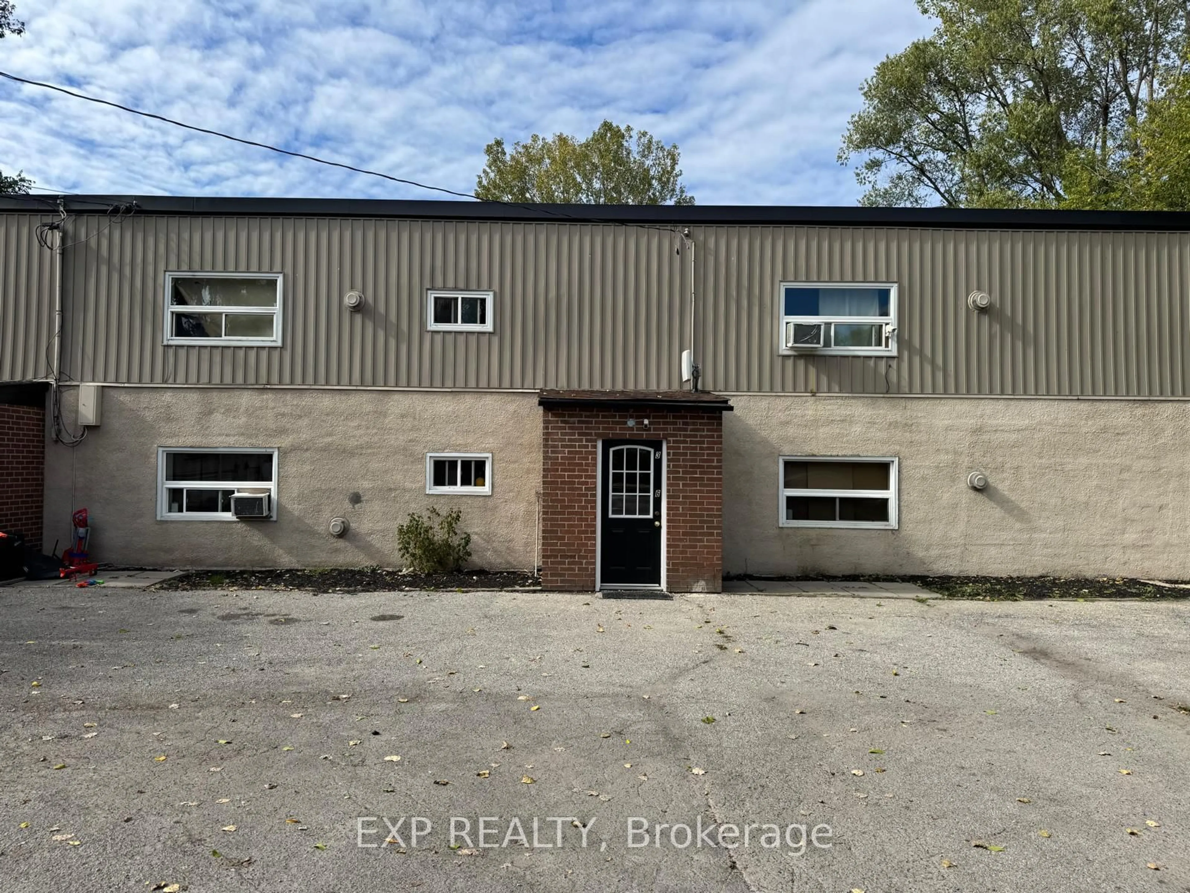 A pic from outside/outdoor area/front of a property/back of a property/a pic from drone, building for 172 Diltz Rd, Haldimand Ontario N1A 2V8