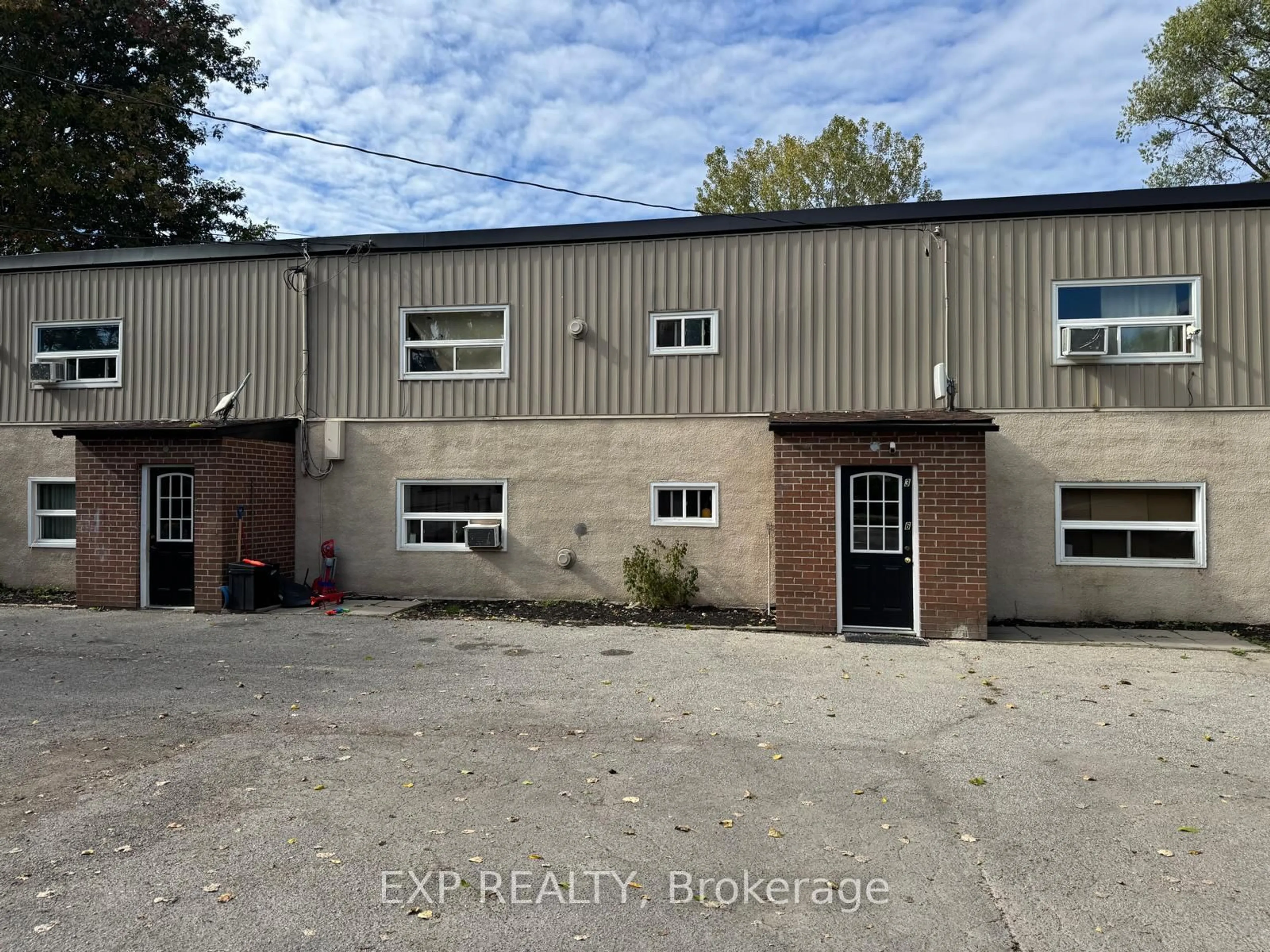 A pic from outside/outdoor area/front of a property/back of a property/a pic from drone, building for 172 Diltz Rd, Haldimand Ontario N1A 2V8