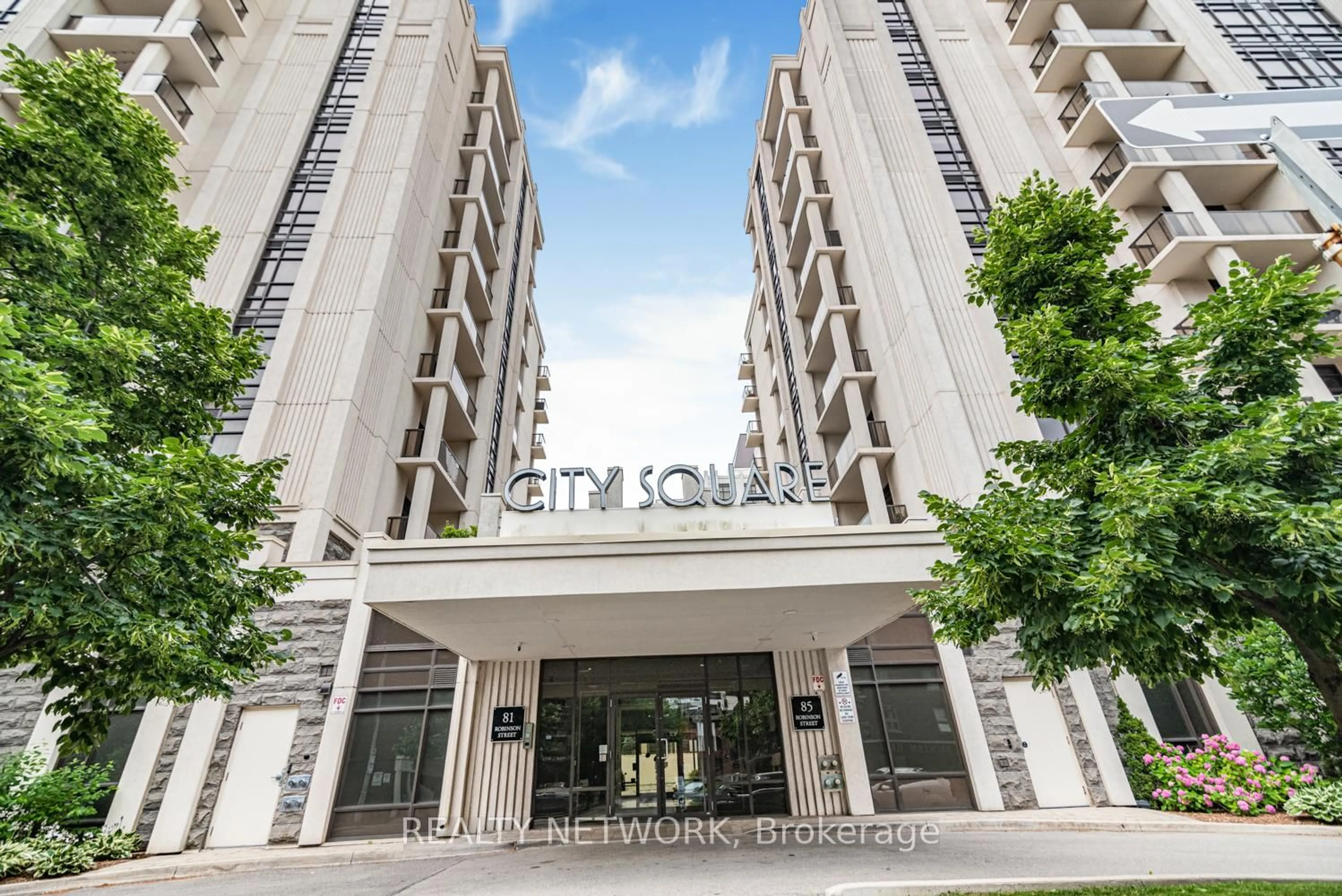 Indoor foyer for 81 Robinson St #1009, Hamilton Ontario L8P 0C2