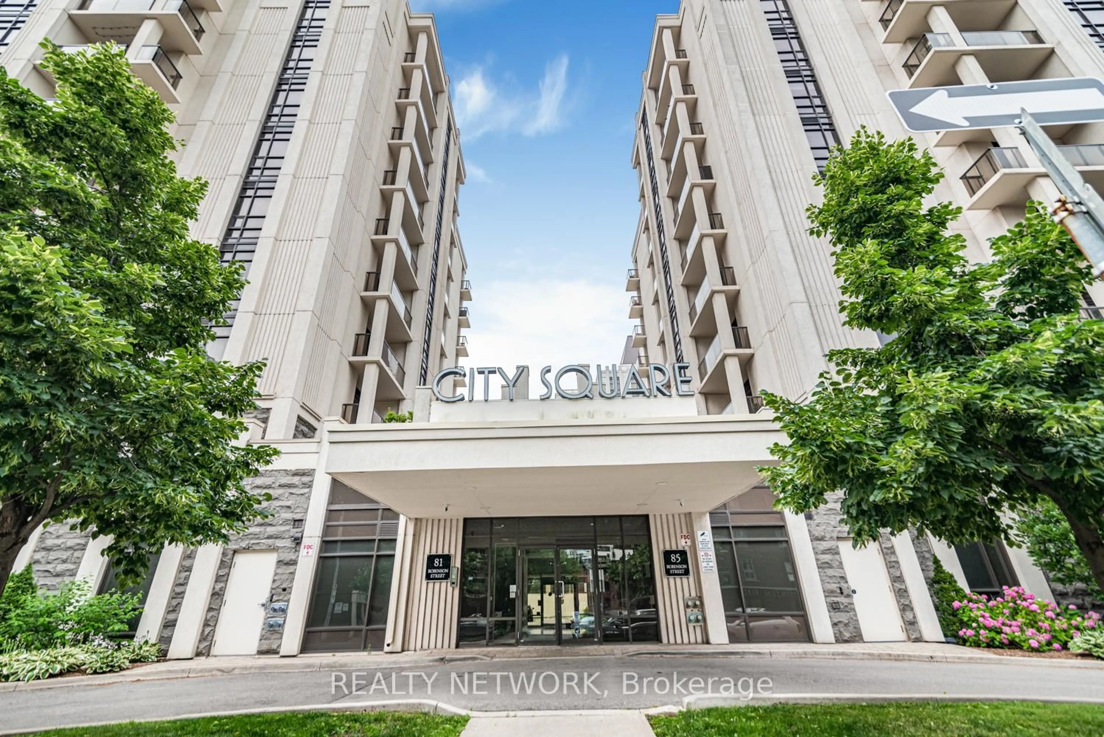 Indoor foyer for 81 Robinson St #1009, Hamilton Ontario L8P 0C2