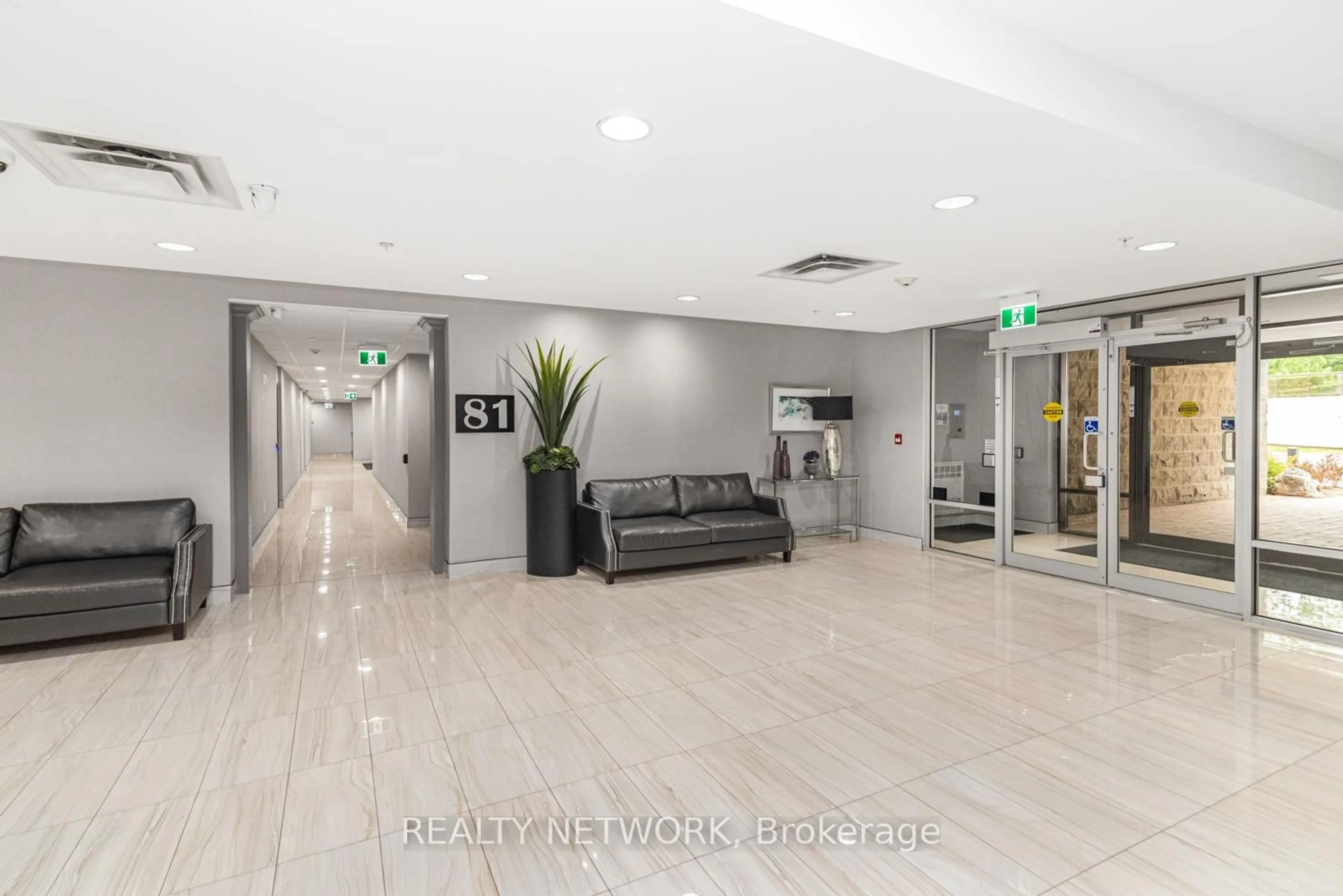 Indoor foyer for 81 Robinson St #1009, Hamilton Ontario L8P 0C2