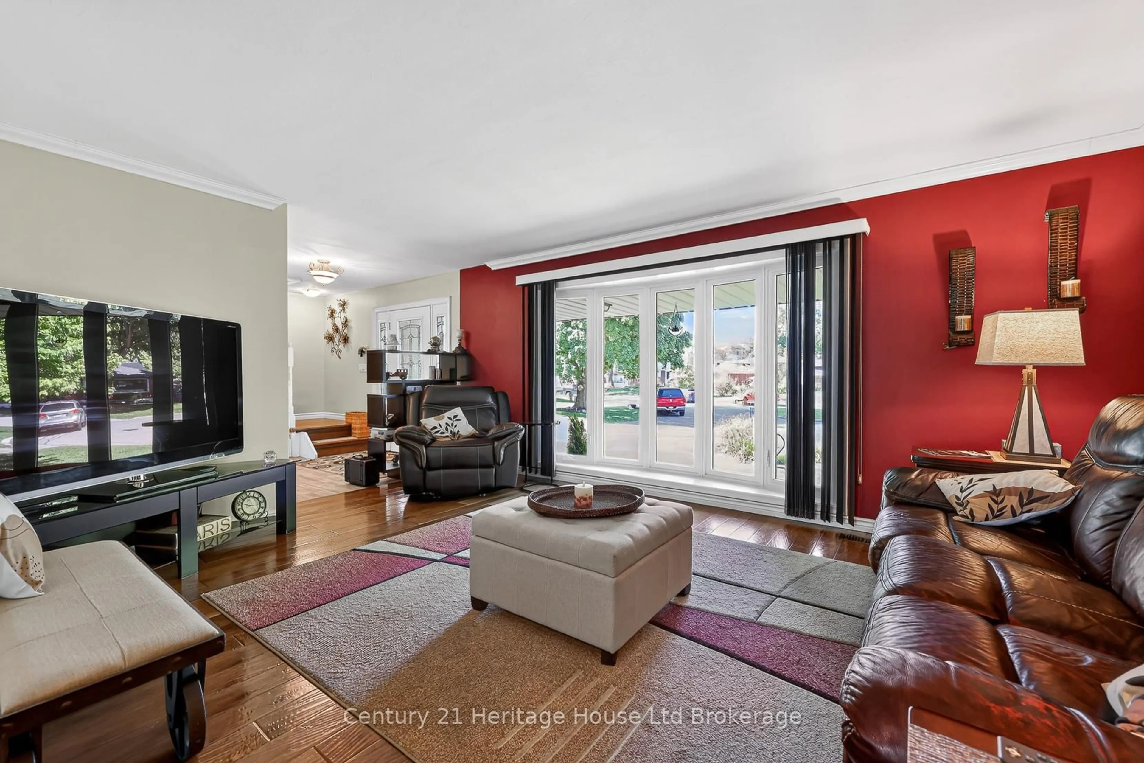 Living room with furniture, unknown for 12 Jubilee Pl, Woodstock Ontario N4S 7H2
